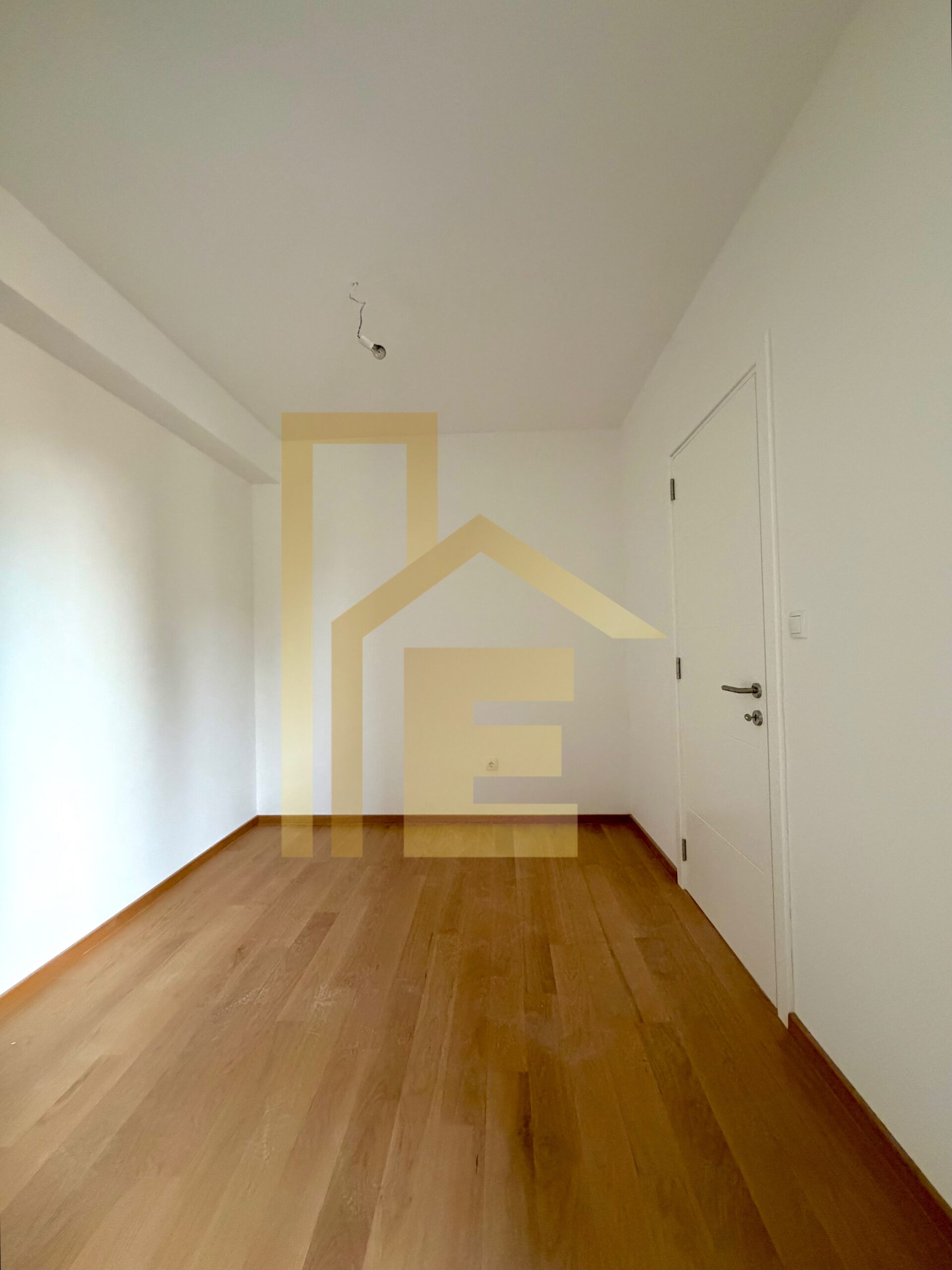 NOV Kancelarijski prostor sa garažom i ostavom, Centar slika 7