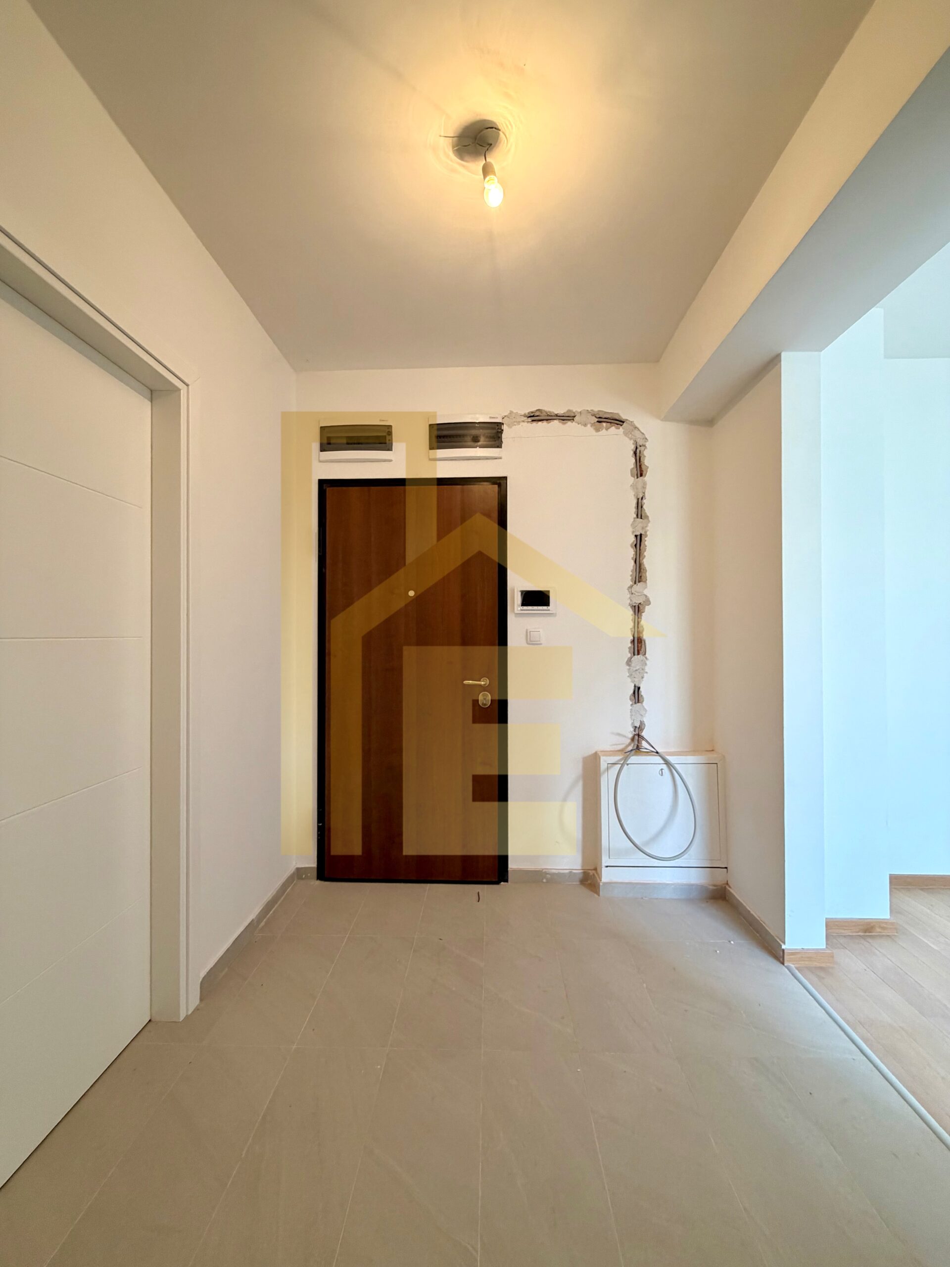 NOV Kancelarijski prostor sa garažom i ostavom, Centar slika 12