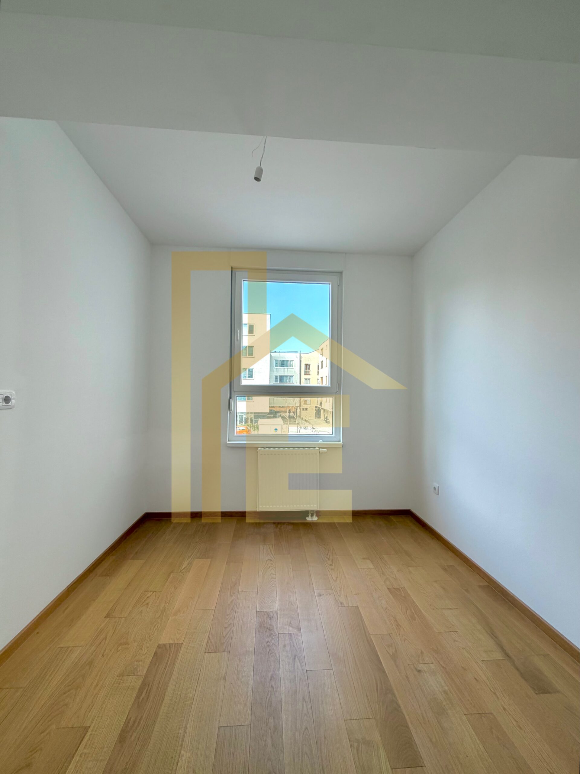 NOV Kancelarijski prostor sa garažom i ostavom, Centar slika 16