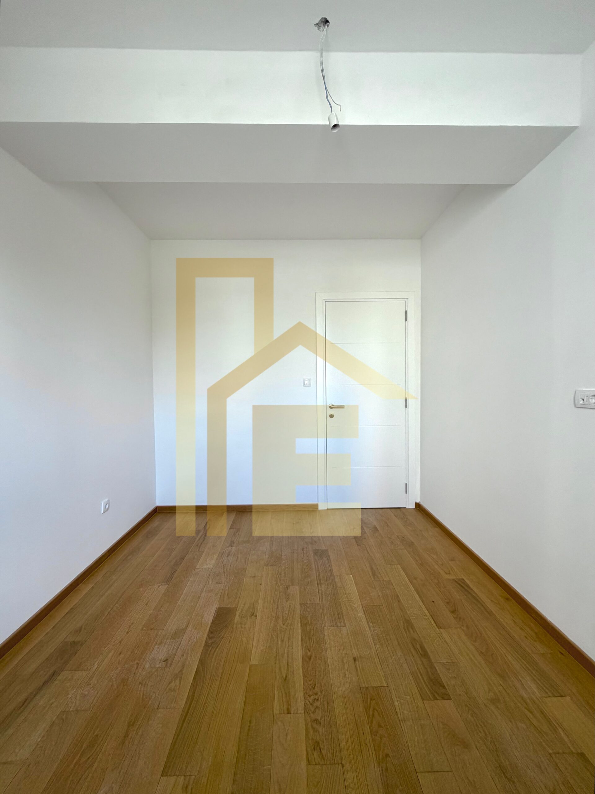 NOV Kancelarijski prostor sa garažom i ostavom, Centar slika 15