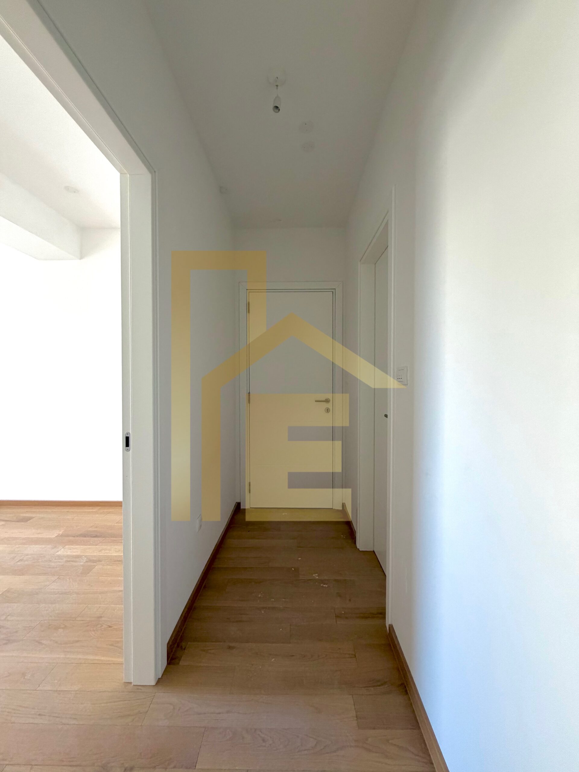 NOV Kancelarijski prostor sa garažom i ostavom, Centar slika 14