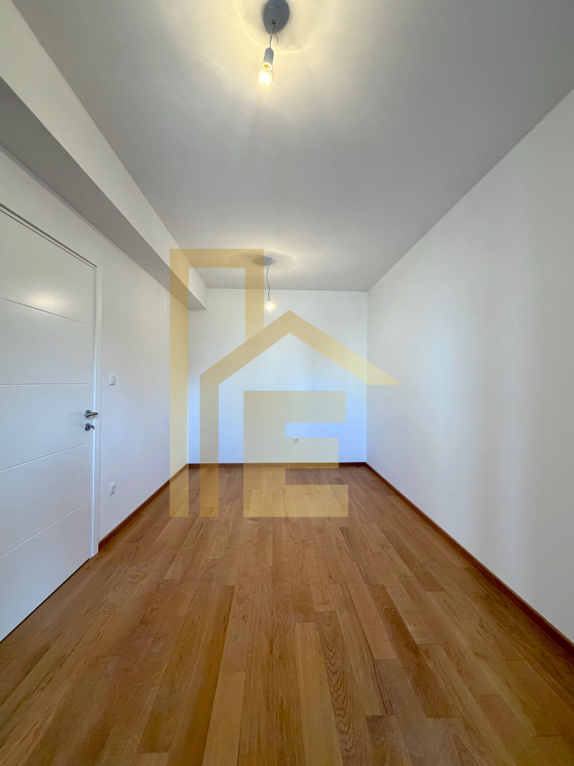 NOV Kancelarijski prostor sa garažom i ostavom, Centar slika 18