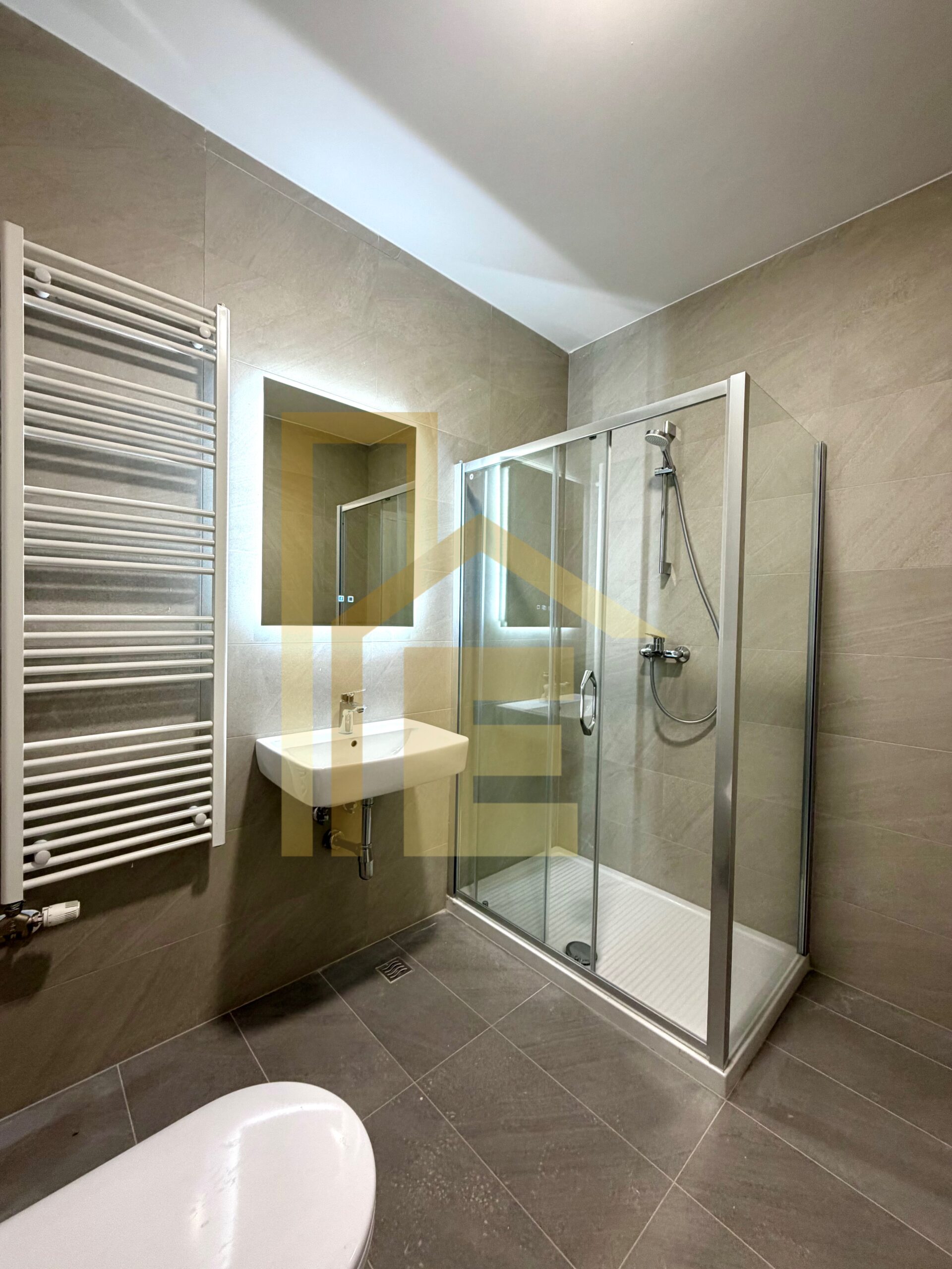 NOV Kancelarijski prostor sa garažom i ostavom, Centar slika 25