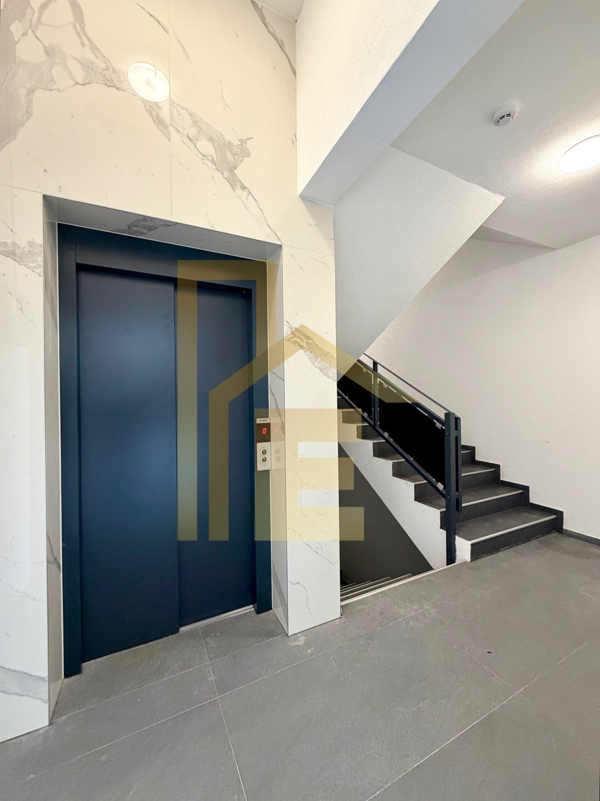 NOV Kancelarijski prostor sa garažom i ostavom, Centar slika 24