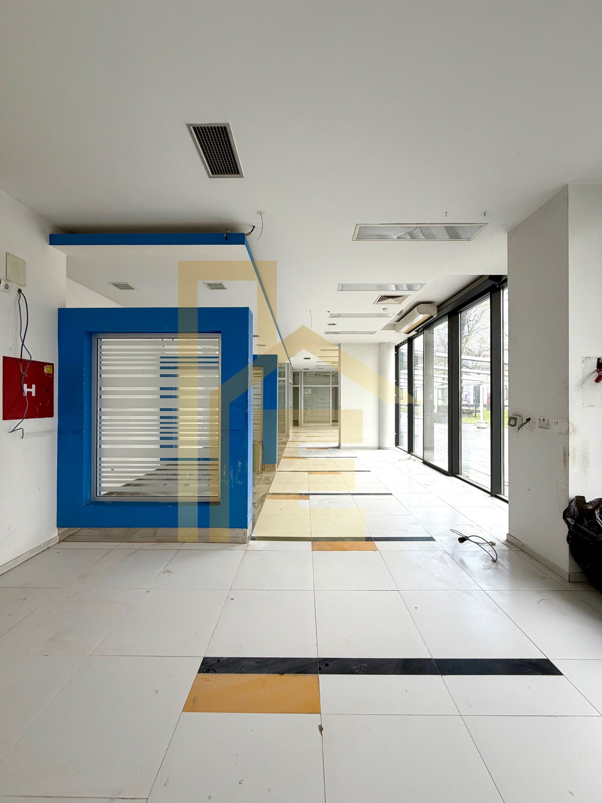 Iznajmljujemo poslovni prostor u Centru grada slika 7