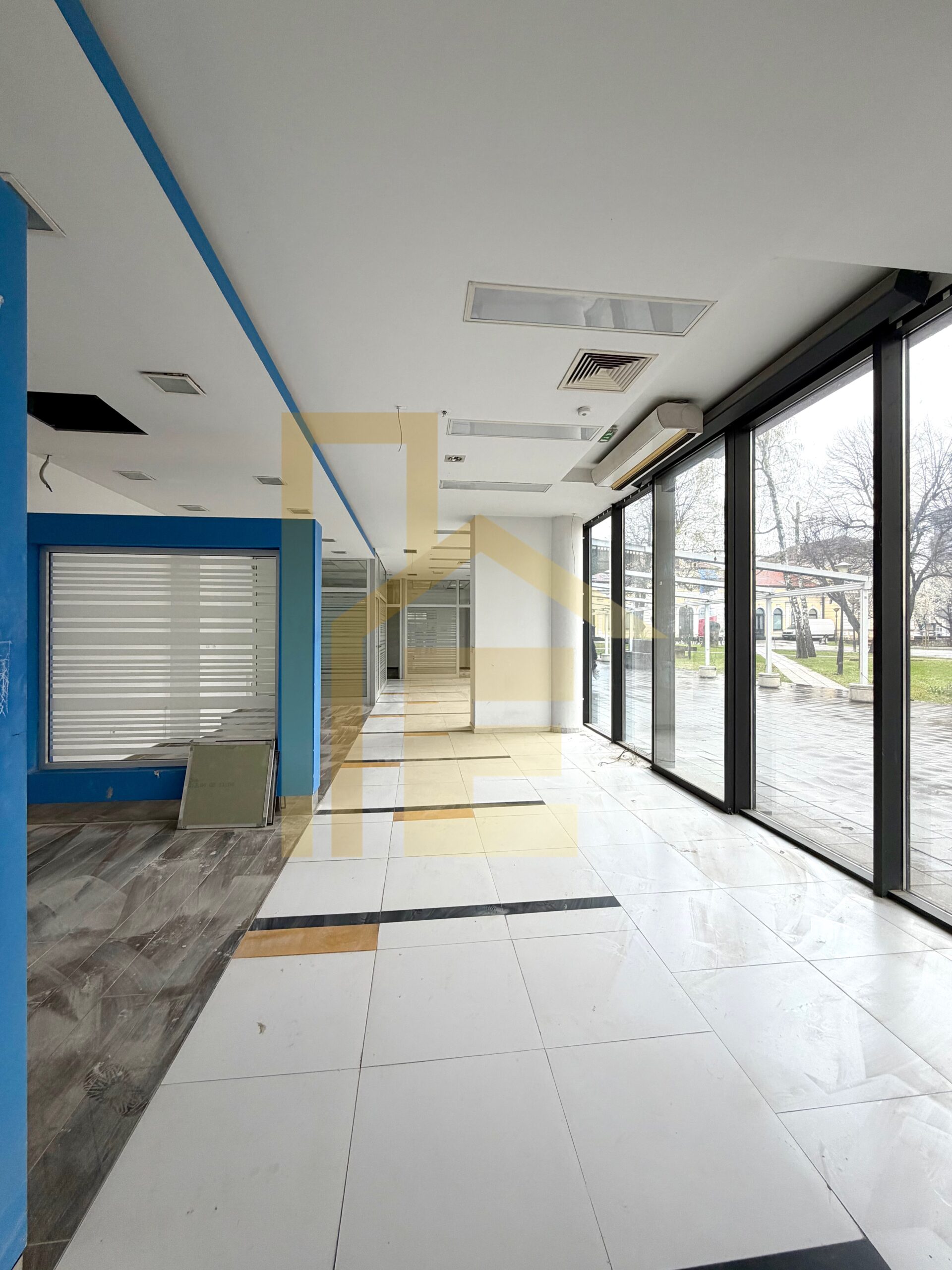 Iznajmljujemo poslovni prostor u Centru grada slika 14