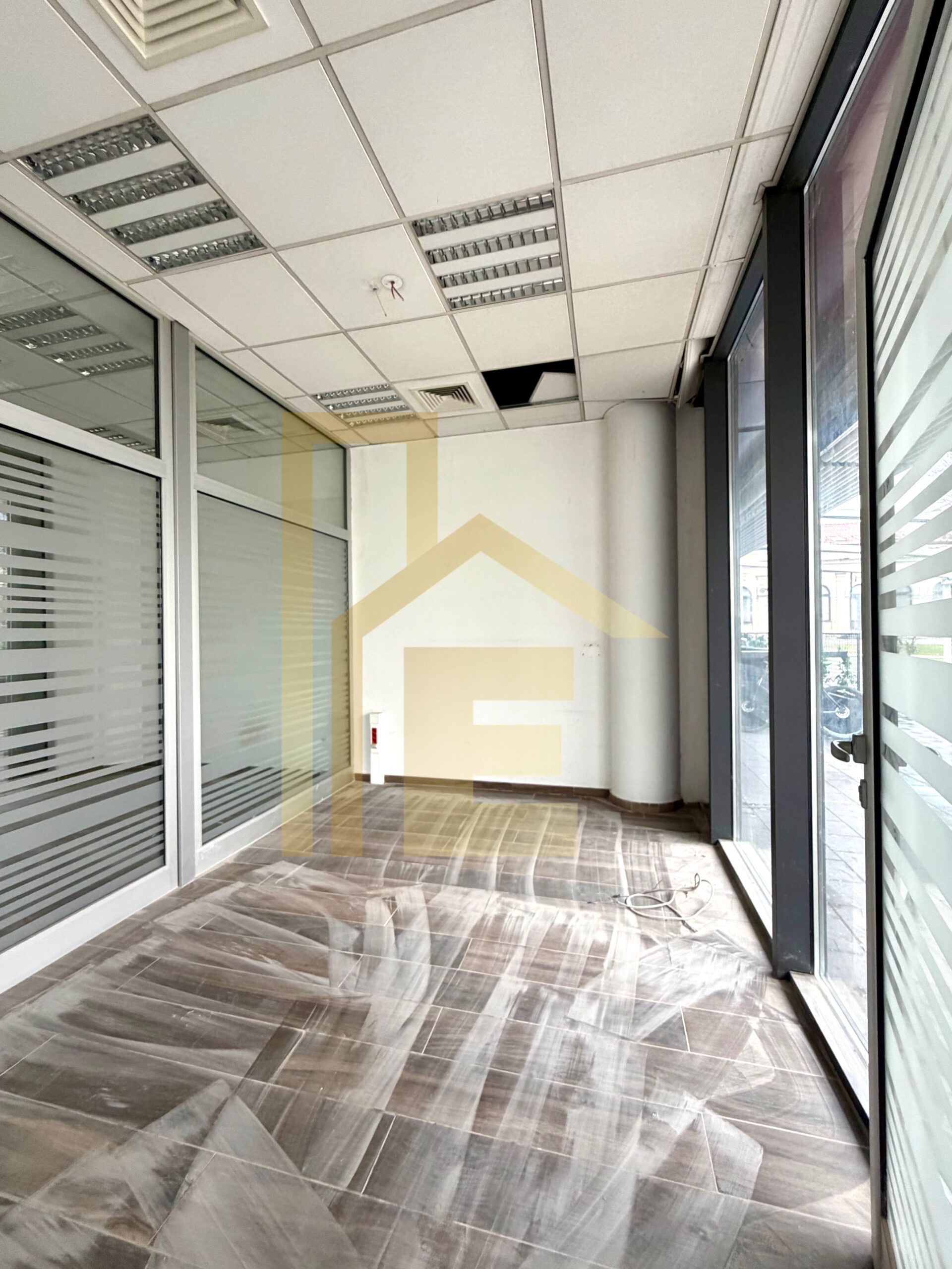 Iznajmljujemo poslovni prostor u Centru grada slika 12