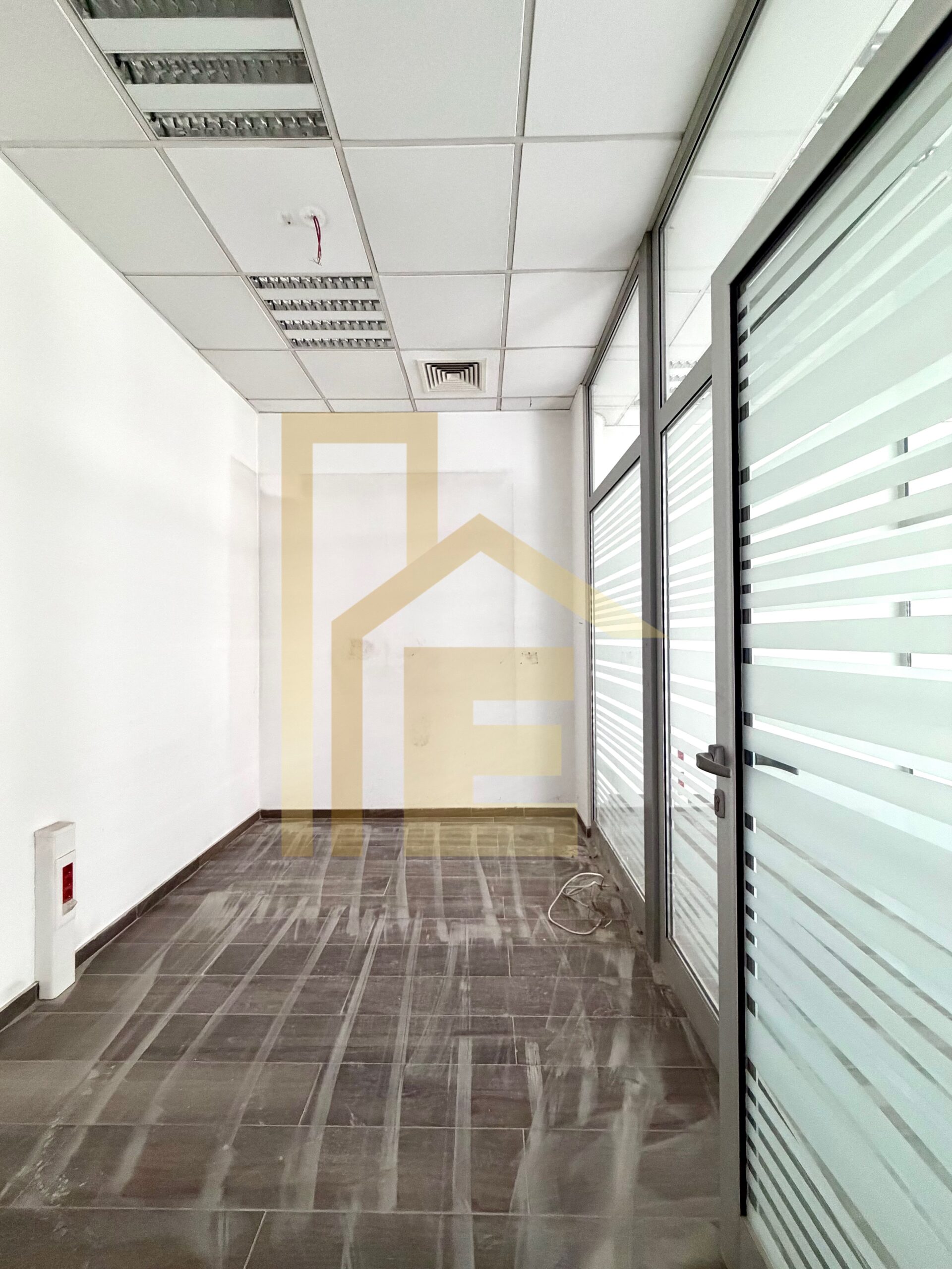 Iznajmljujemo poslovni prostor u Centru grada slika 16