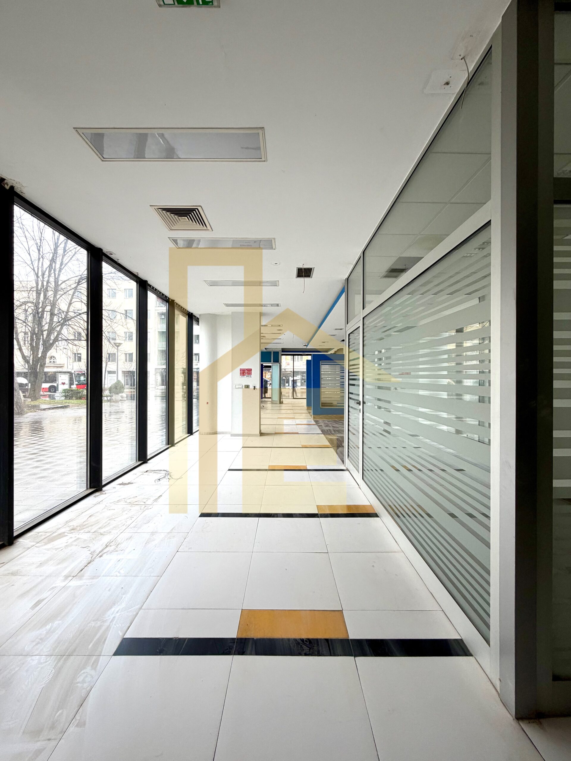 Iznajmljujemo poslovni prostor u Centru grada slika 19