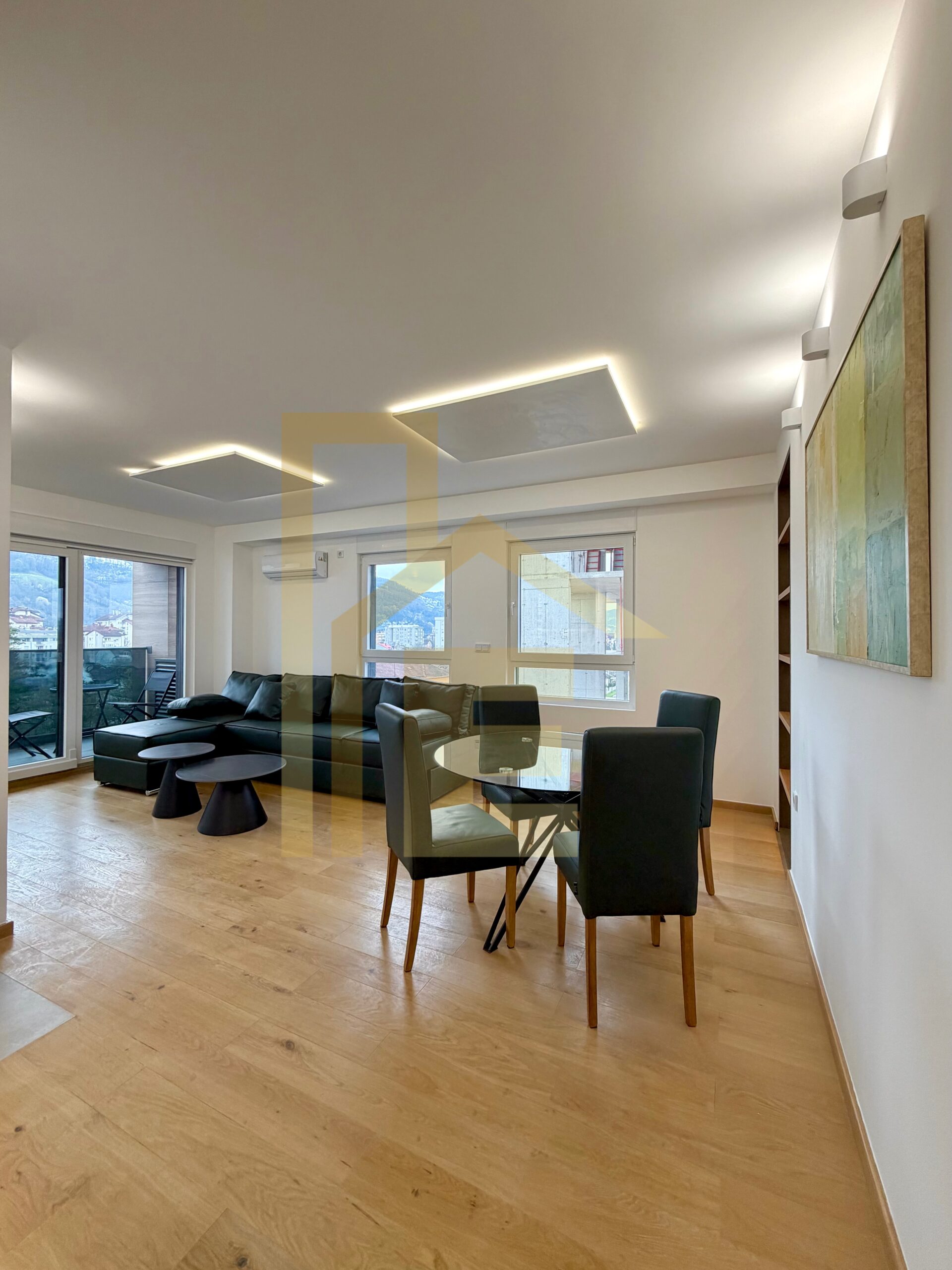 LUX Trosoban stan sa garažom, podnožje Starčevice slika 2