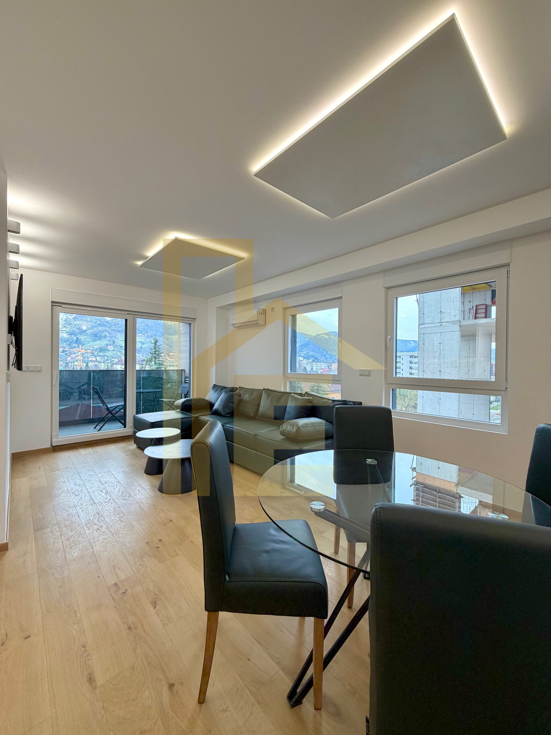 LUX Trosoban stan sa garažom, podnožje Starčevice slika 3