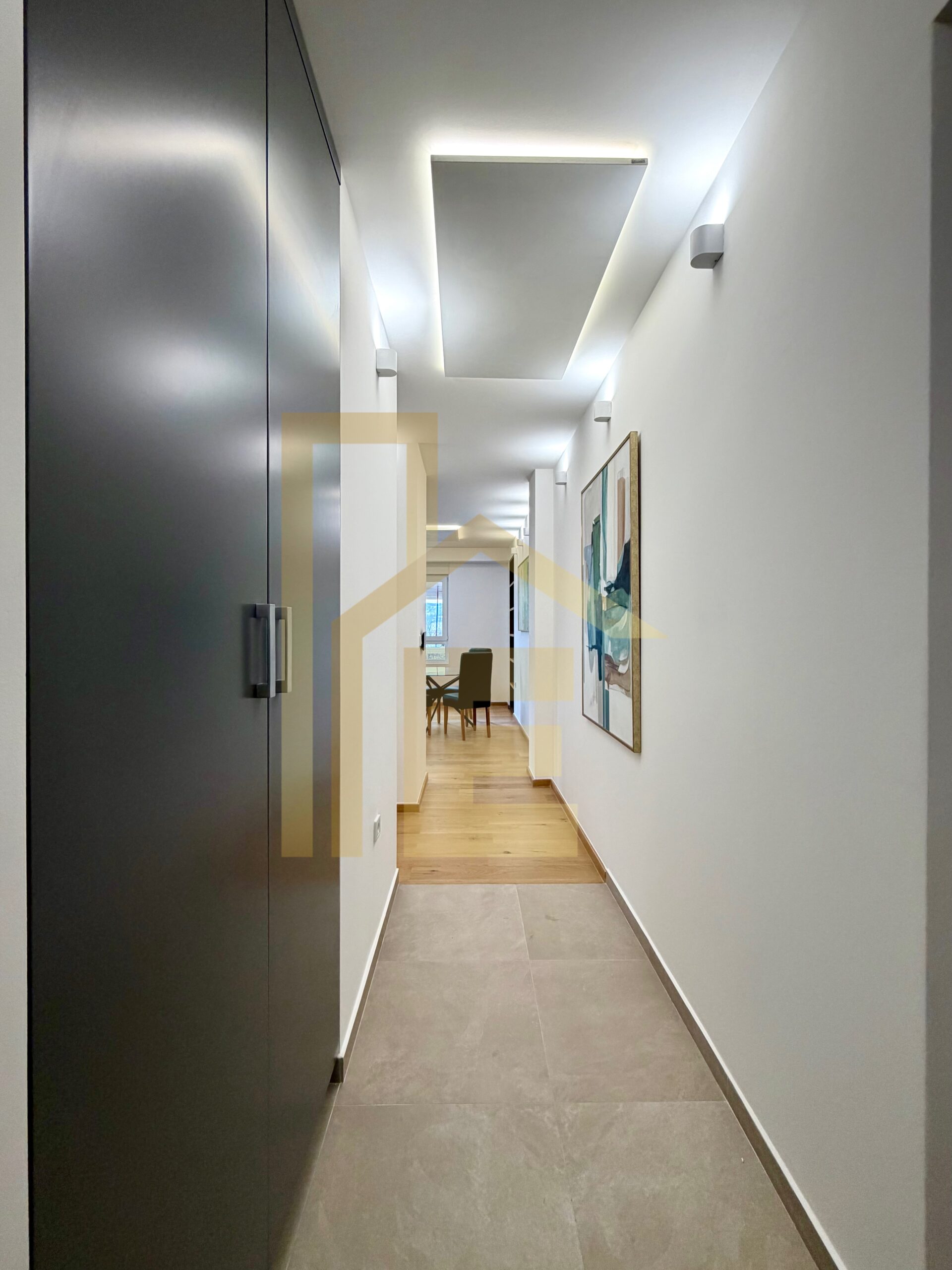 LUX Trosoban stan sa garažom, podnožje Starčevice slika 25