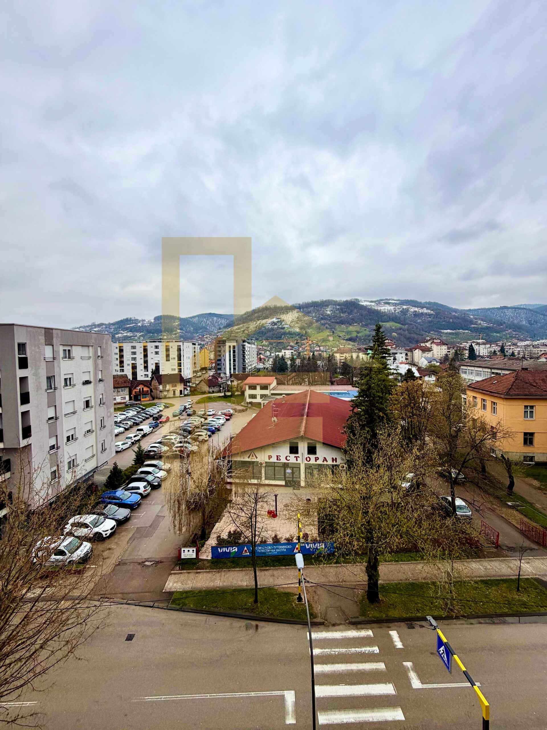 LUX Trosoban stan sa garažom, podnožje Starčevice slika 23