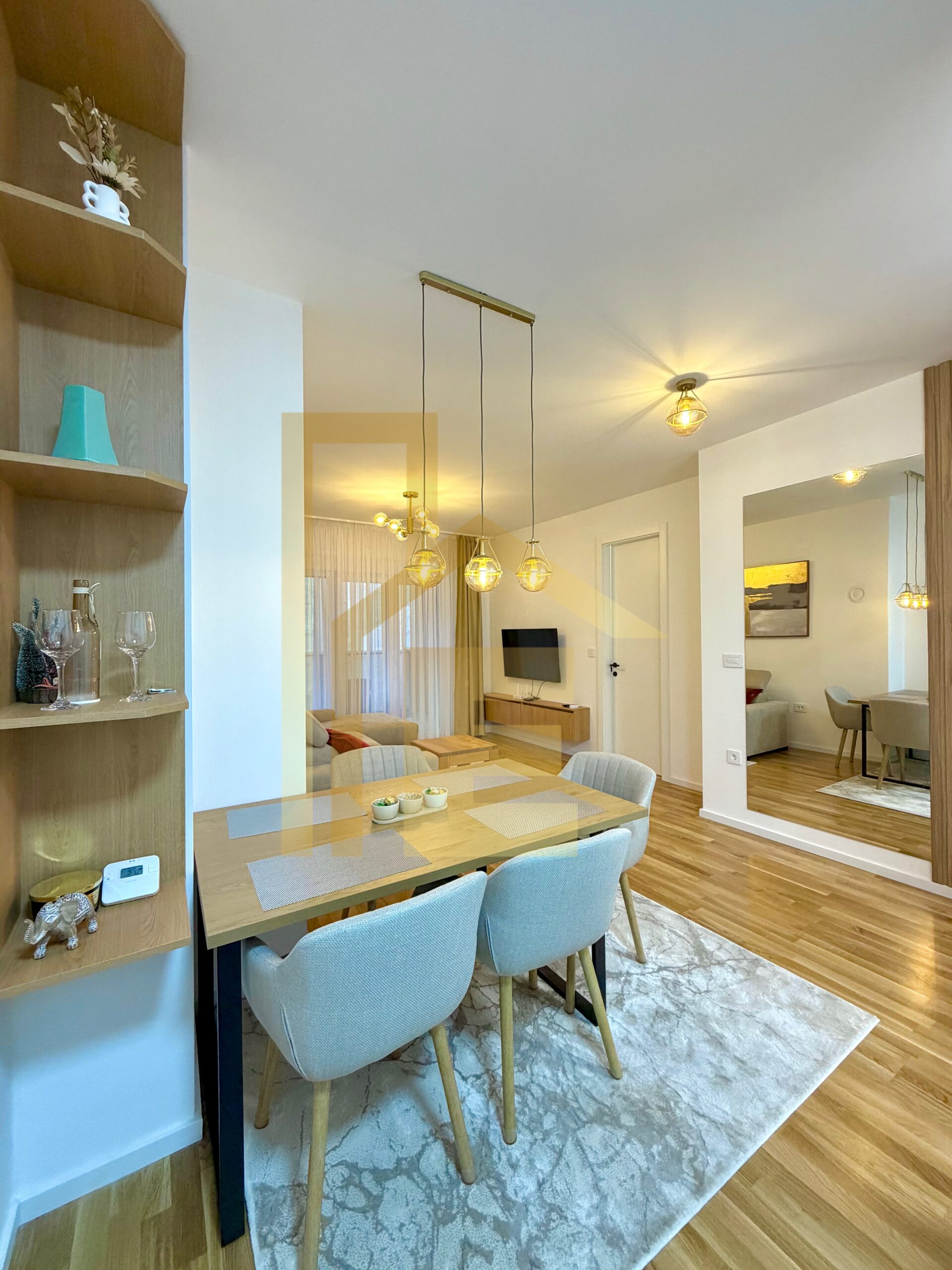 Iznajmljujemo LUX dvosoban stan, SPO Palata slika 3