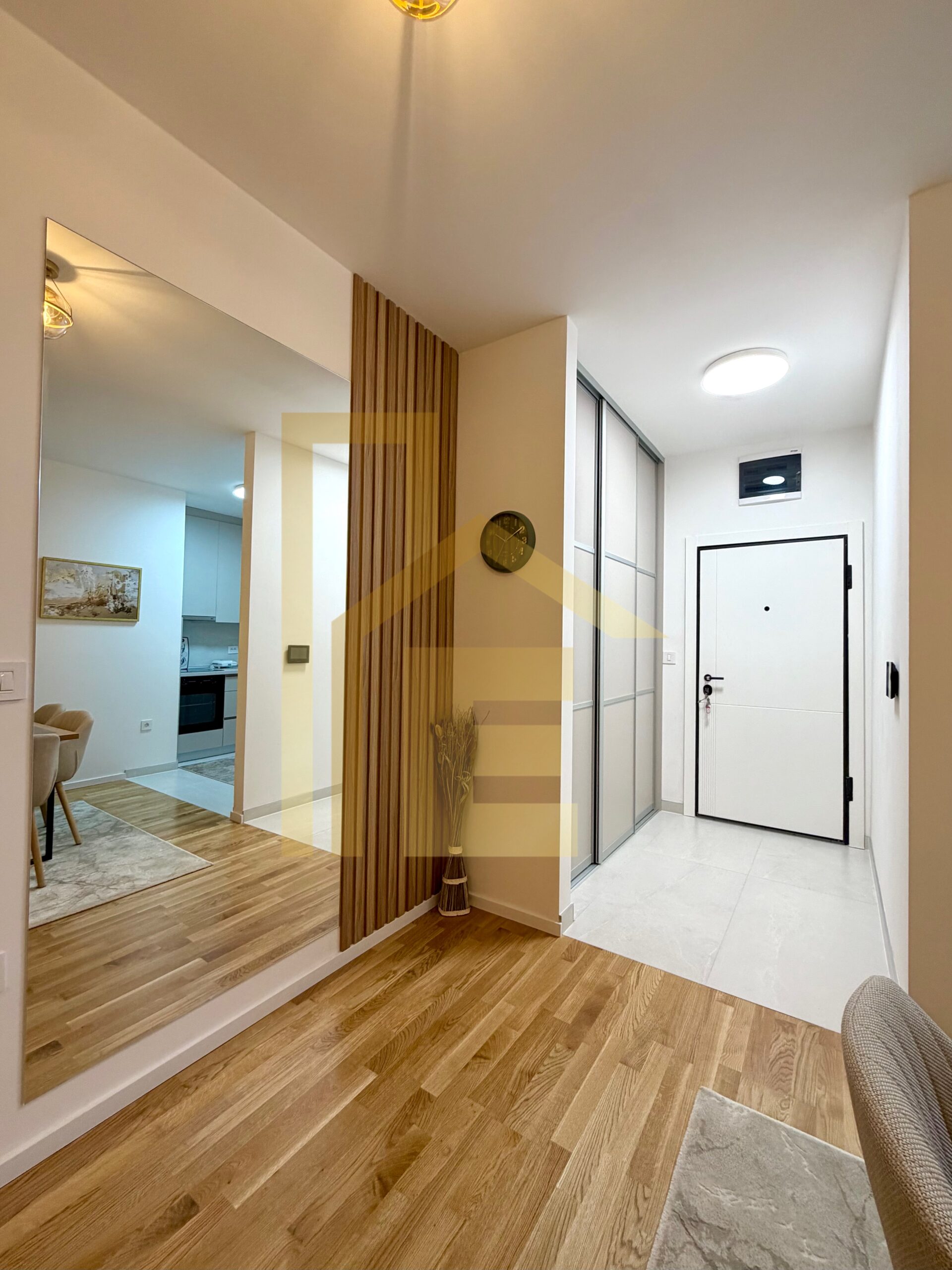 Iznajmljujemo LUX dvosoban stan, SPO Palata slika 19