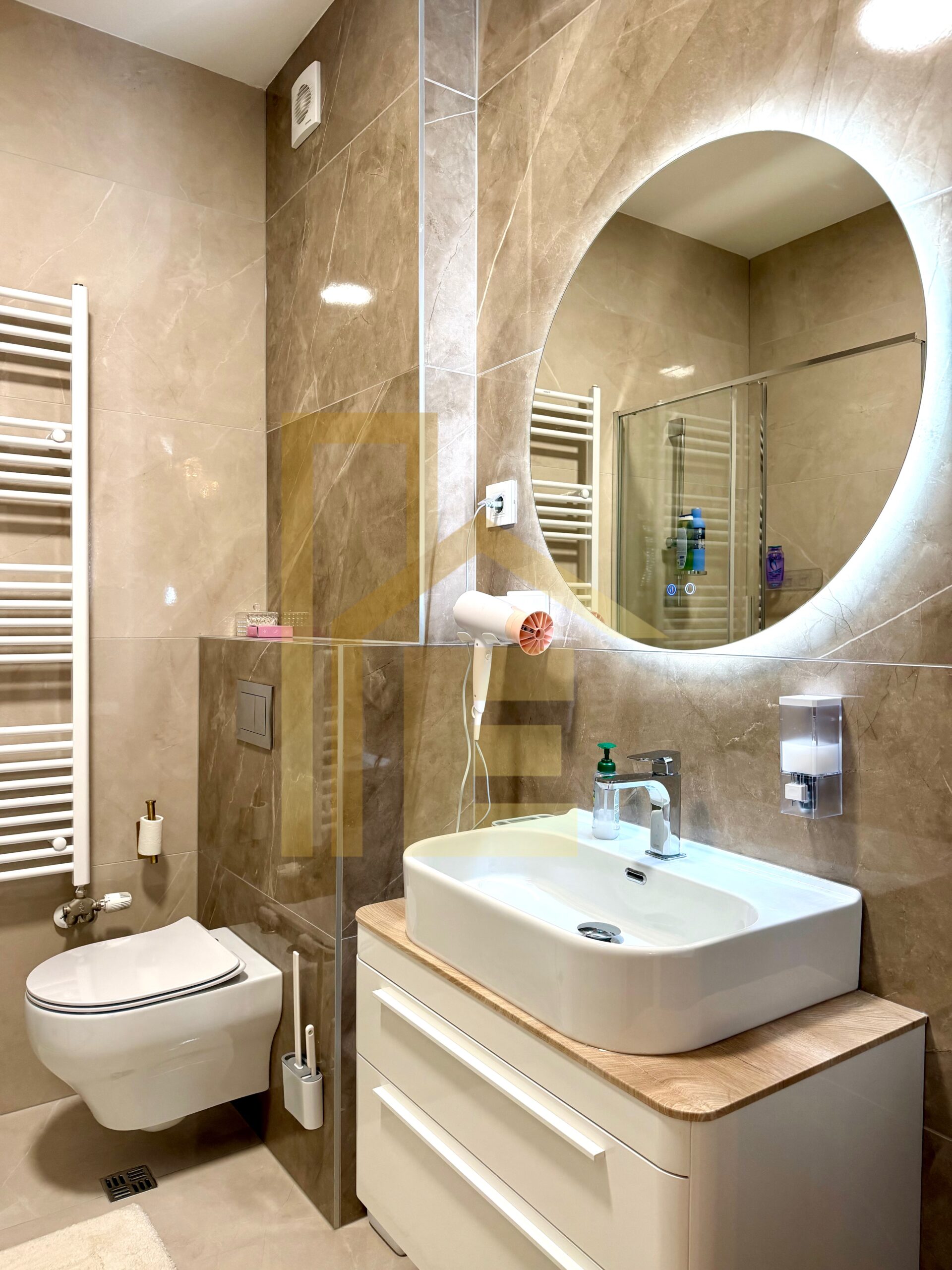 Iznajmljujemo LUX dvosoban stan, SPO Palata slika 24