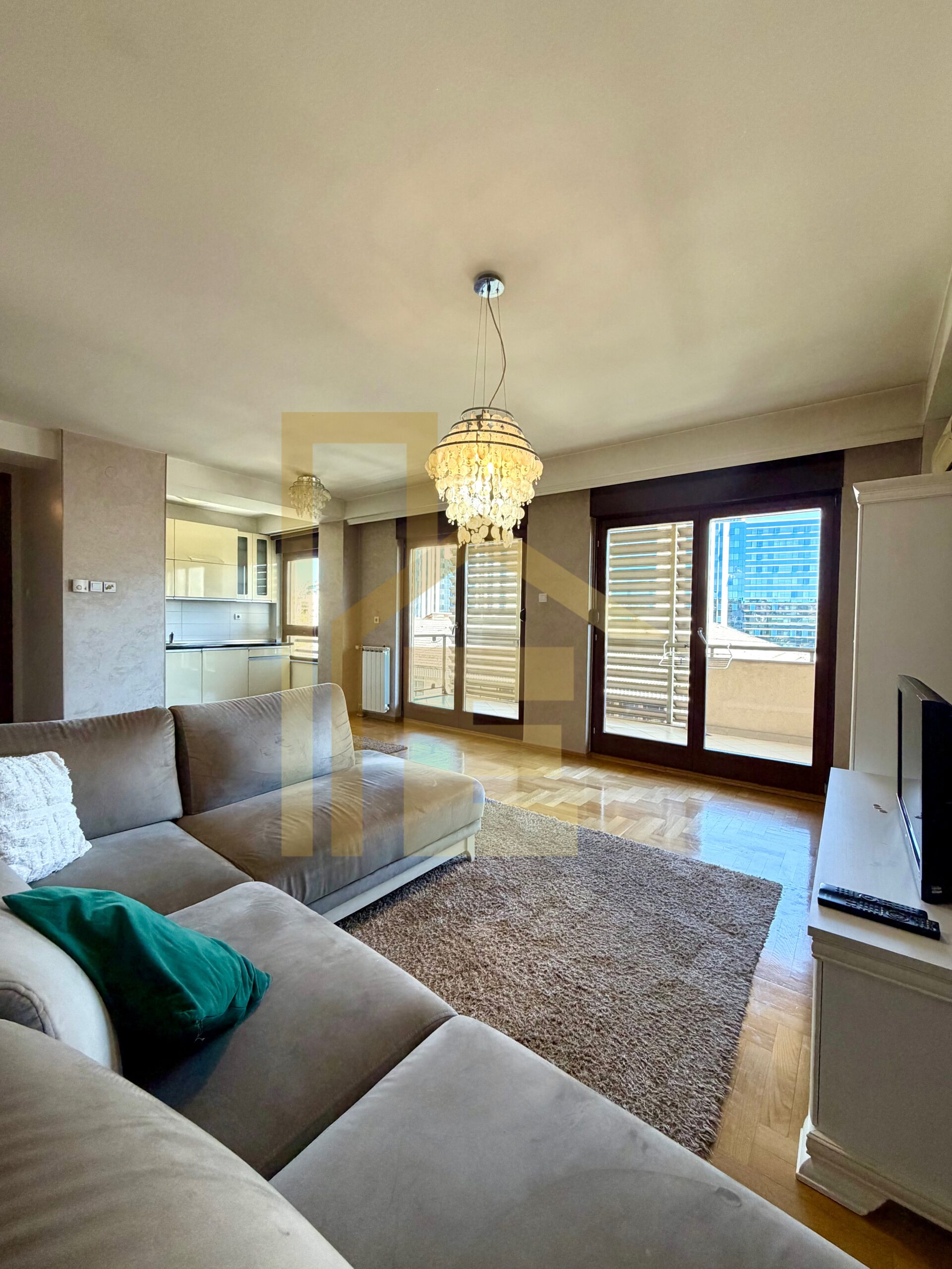 Na prodaju četverosoban stan, Nova Varoš slika 2