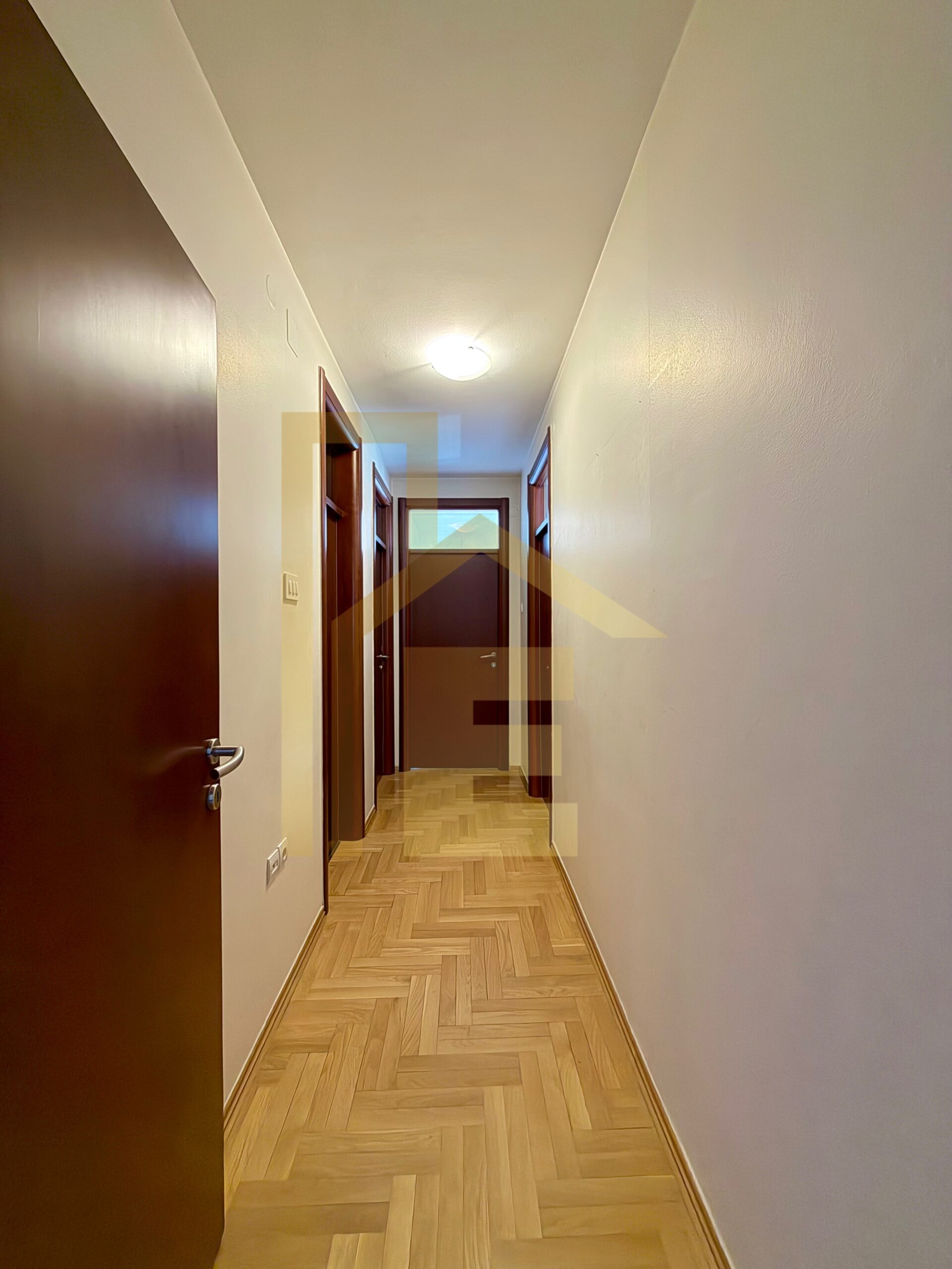 Na prodaju četverosoban stan, Nova Varoš slika 7