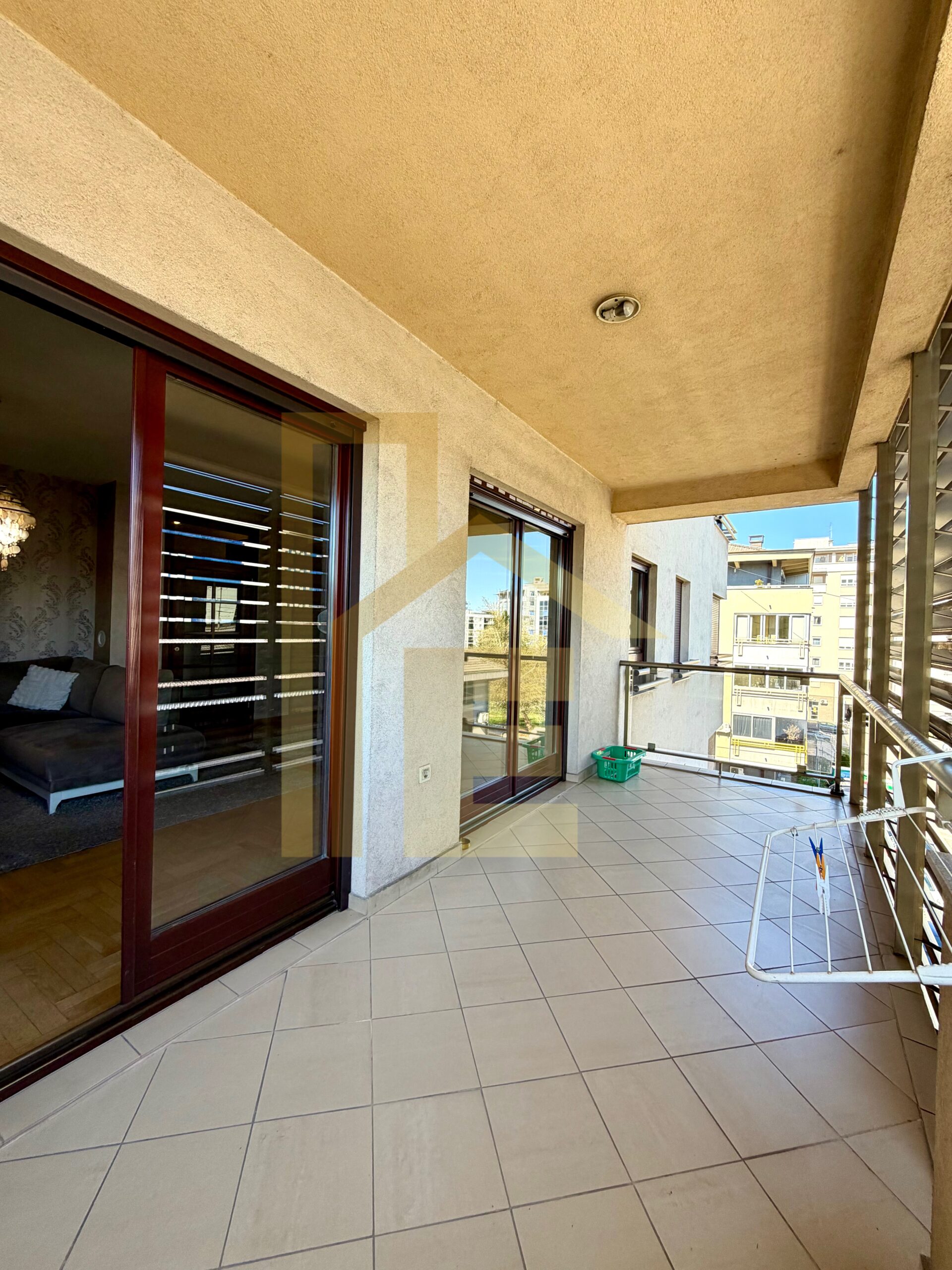 Na prodaju četverosoban stan, Nova Varoš slika 23