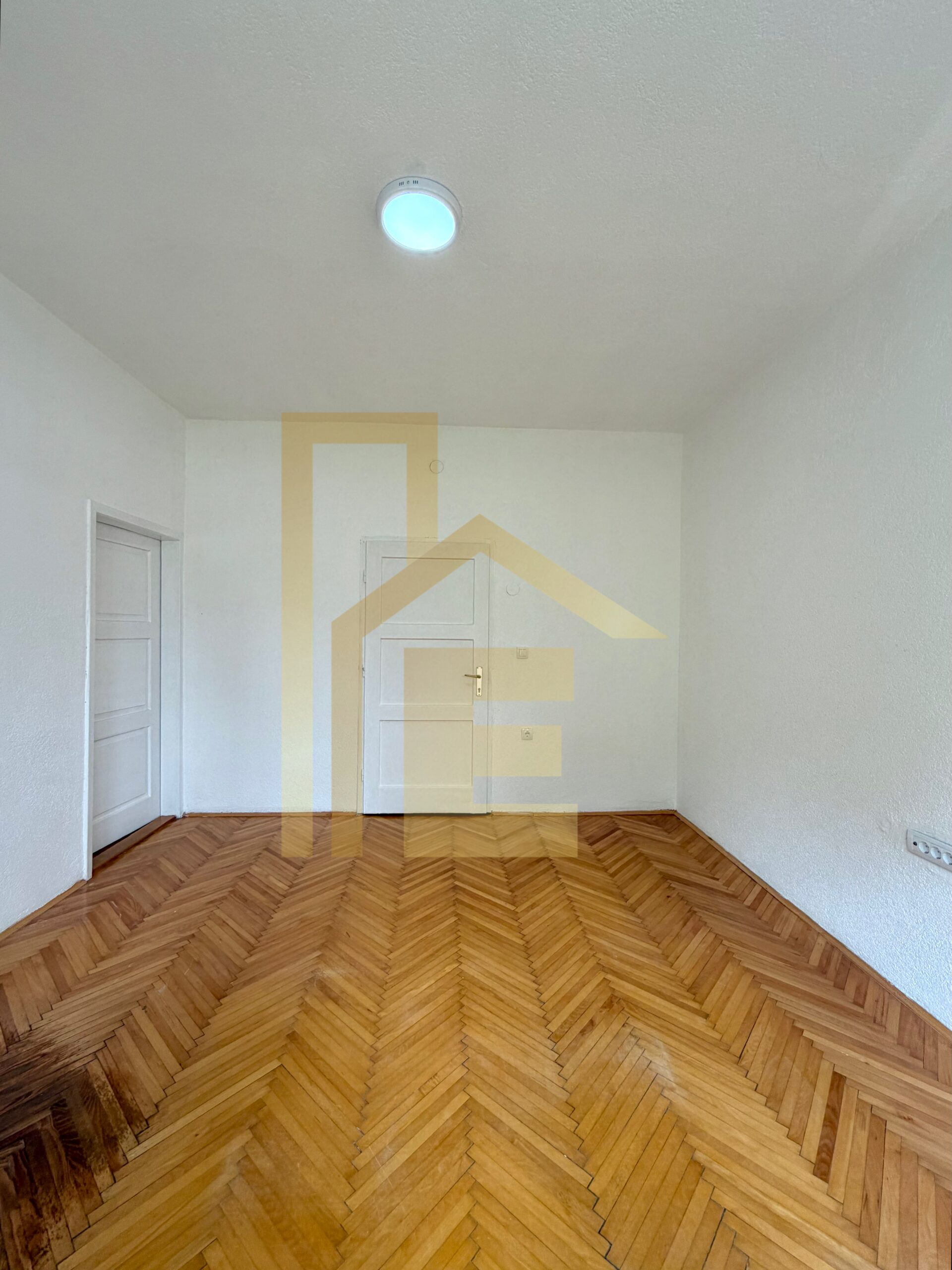 Iznajmljujemo kancelarijski prostor u Centru grada slika 5