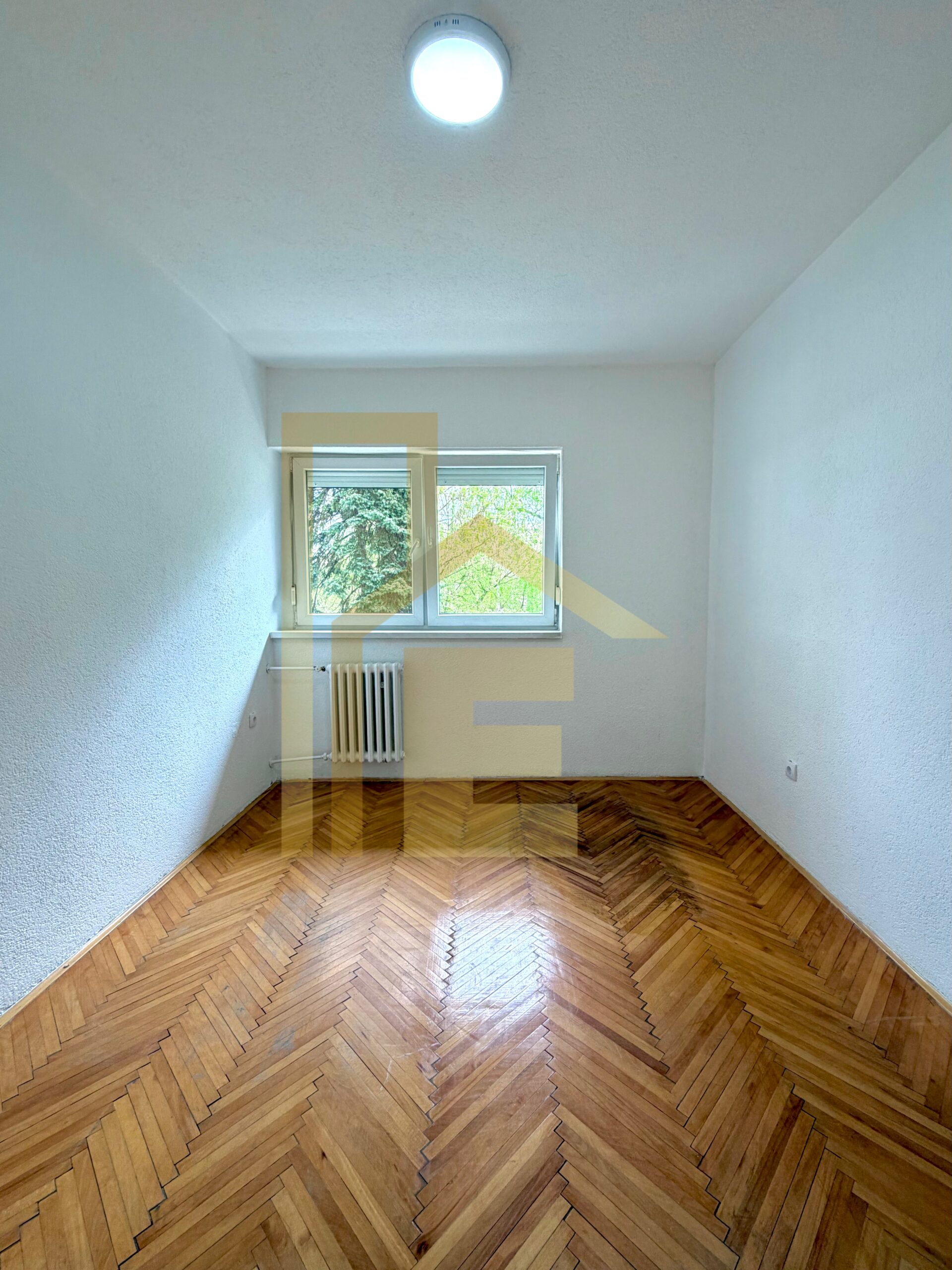 Iznajmljujemo kancelarijski prostor u Centru grada slika 4