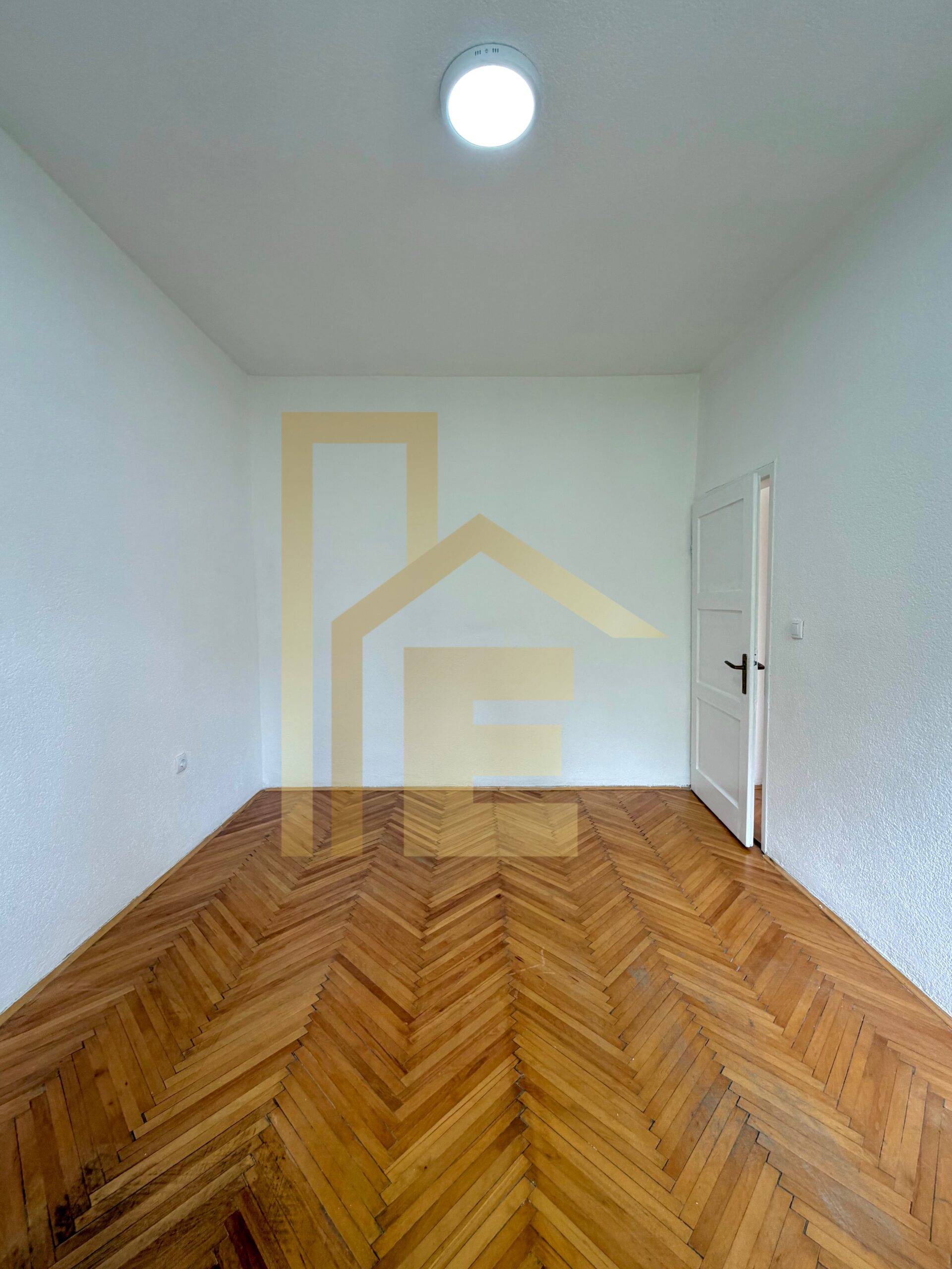 Iznajmljujemo kancelarijski prostor u Centru grada slika 3