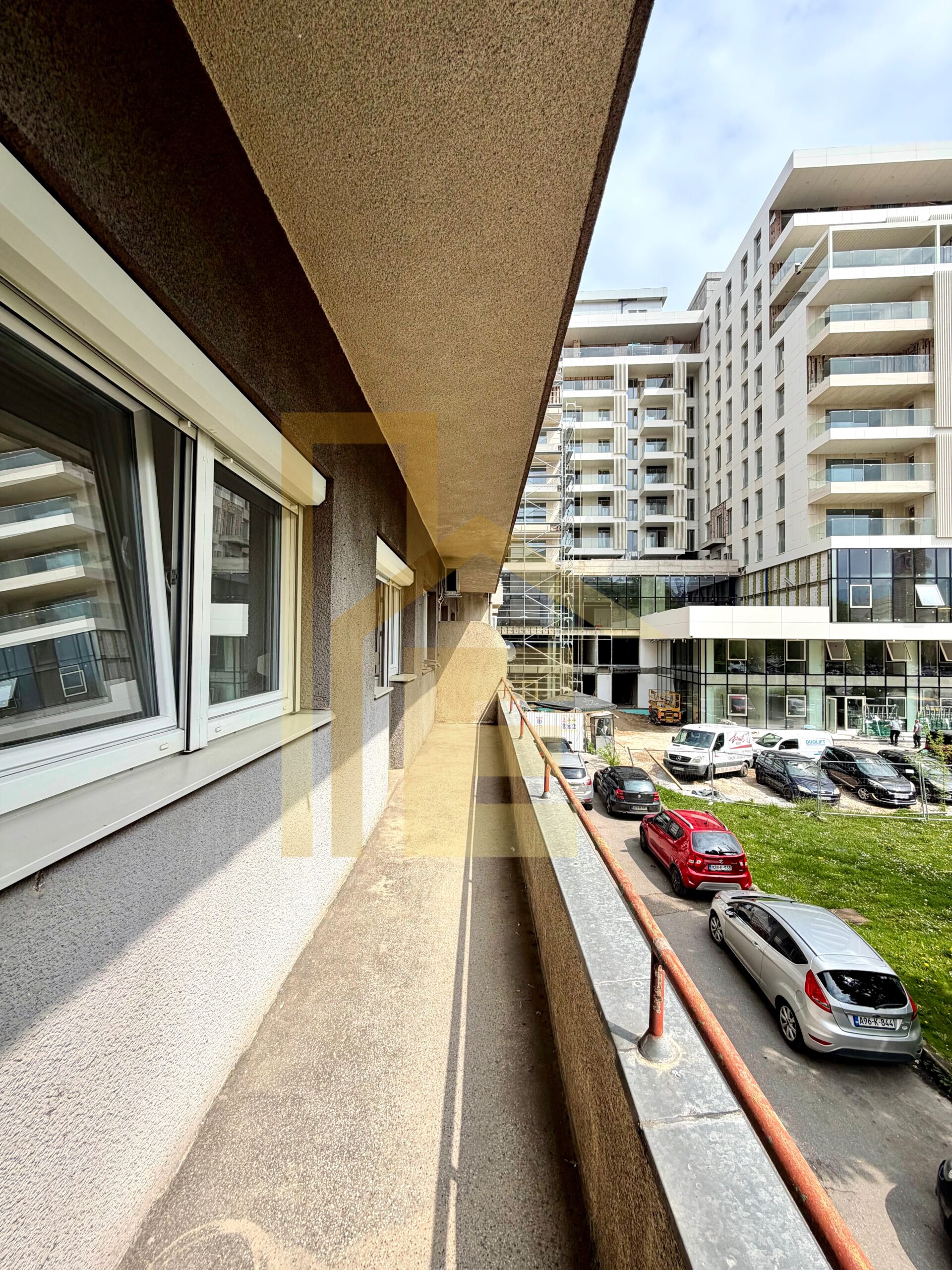 Iznajmljujemo kancelarijski prostor u Centru grada slika 8