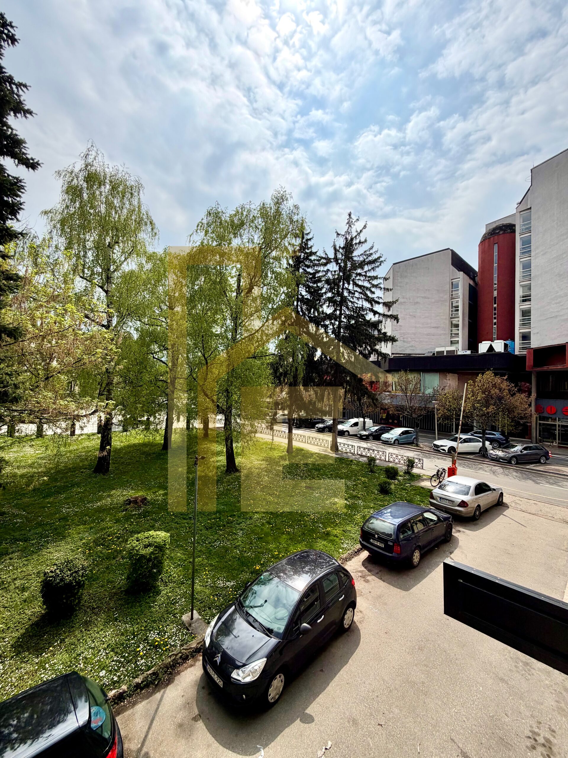 Iznajmljujemo kancelarijski prostor u Centru grada slika 12