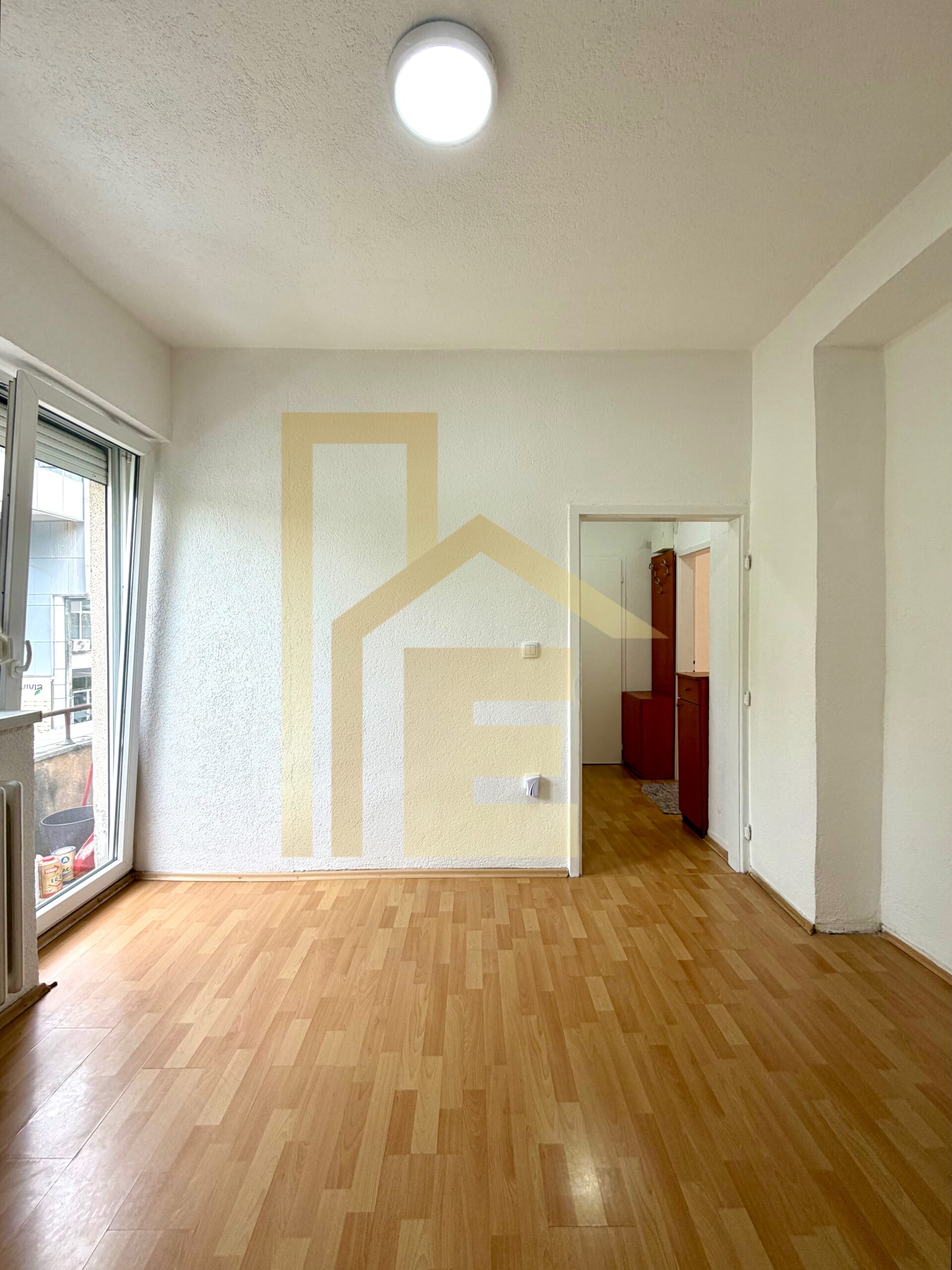 Iznajmljujemo kancelarijski prostor u Centru grada slika 14