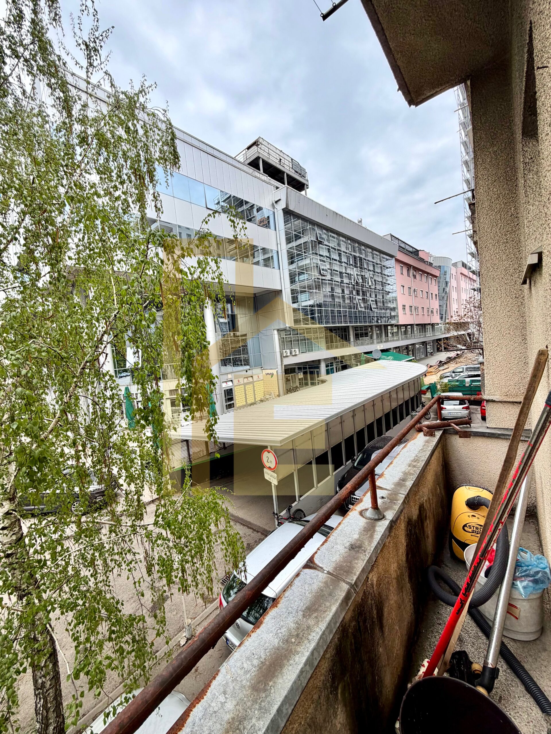 Iznajmljujemo kancelarijski prostor u Centru grada slika 17