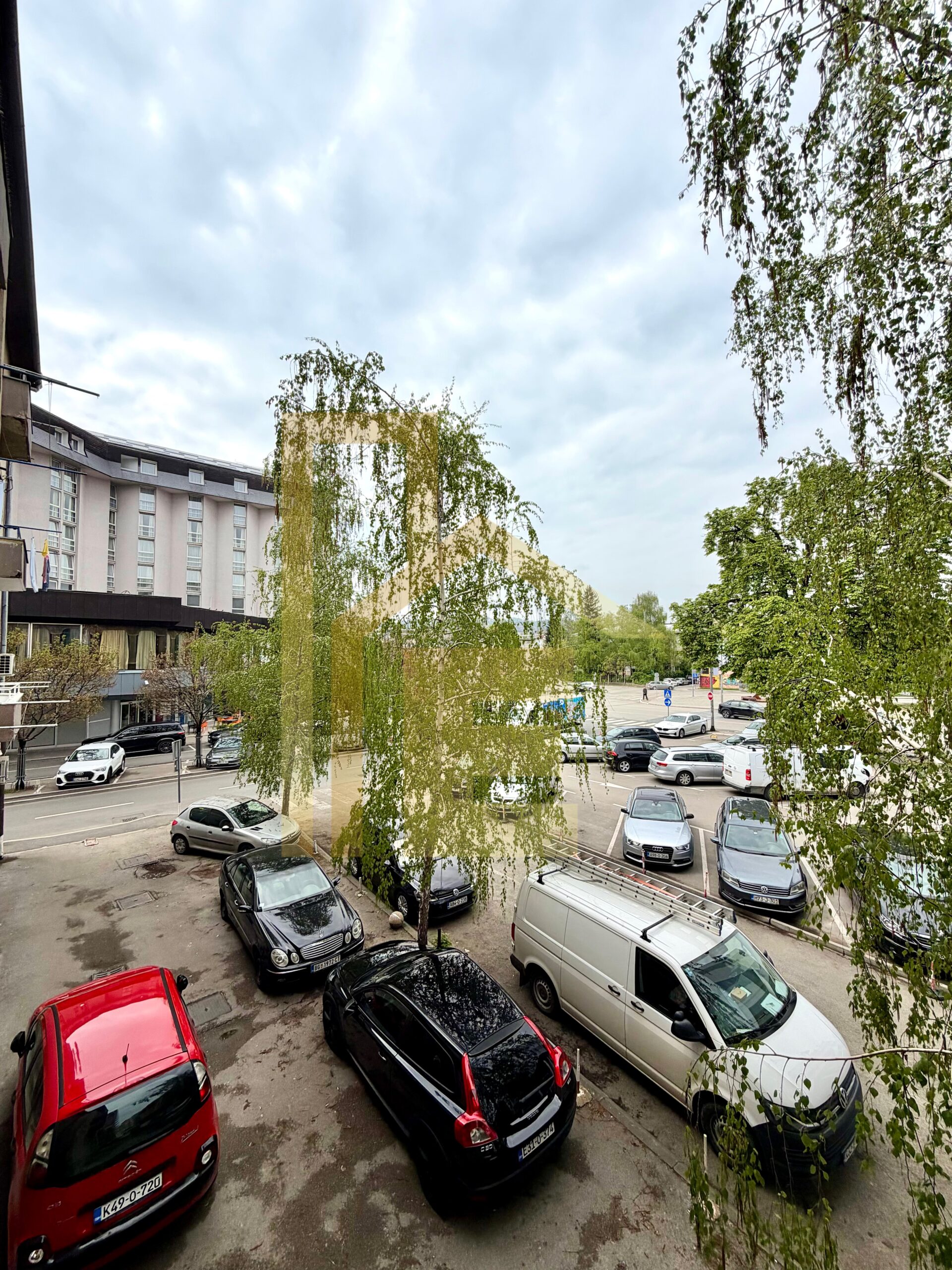 Iznajmljujemo kancelarijski prostor u Centru grada slika 16