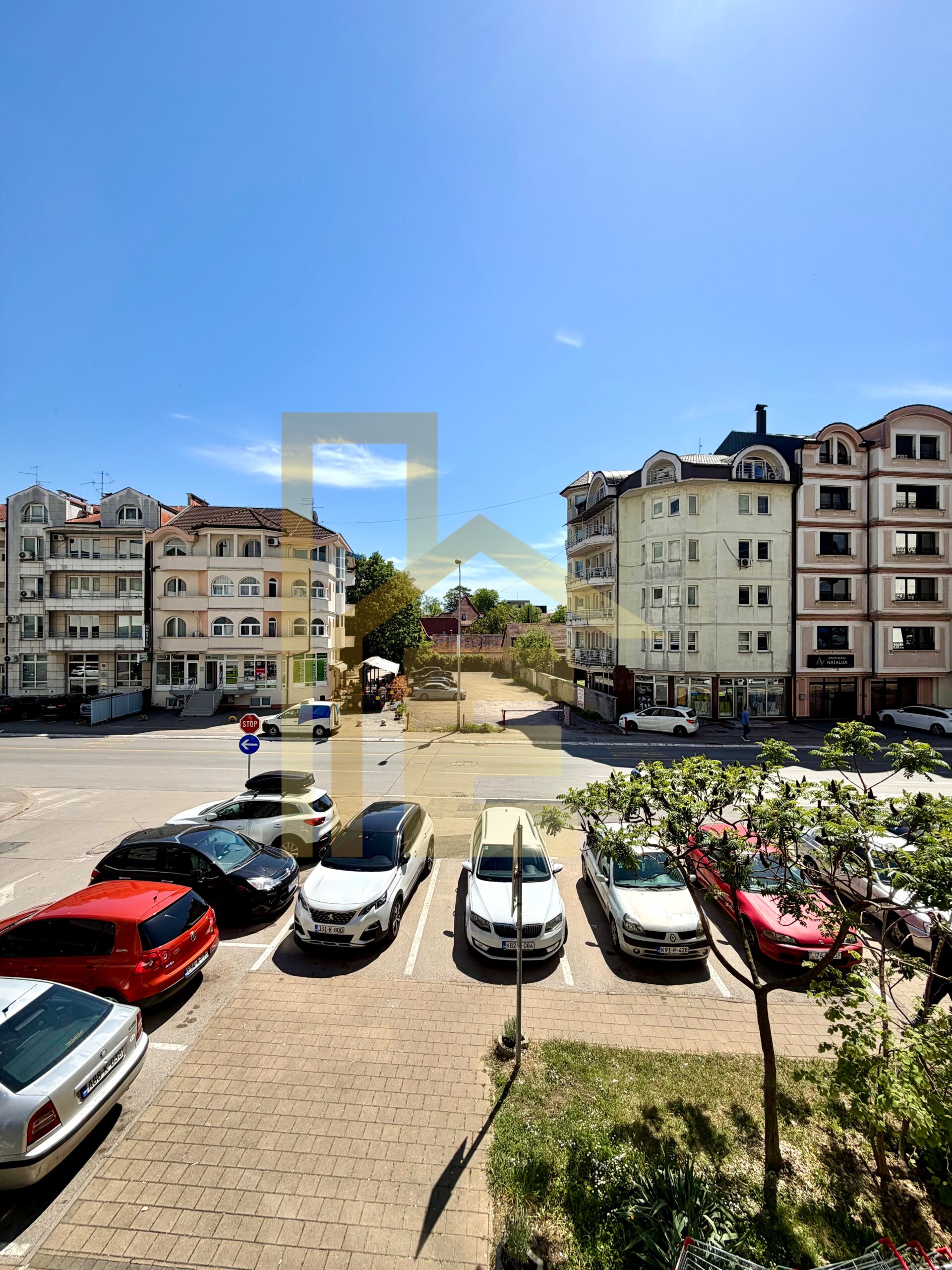 Iznajmljujemo komforan dvosoban stan kod kafića Everest slika 25