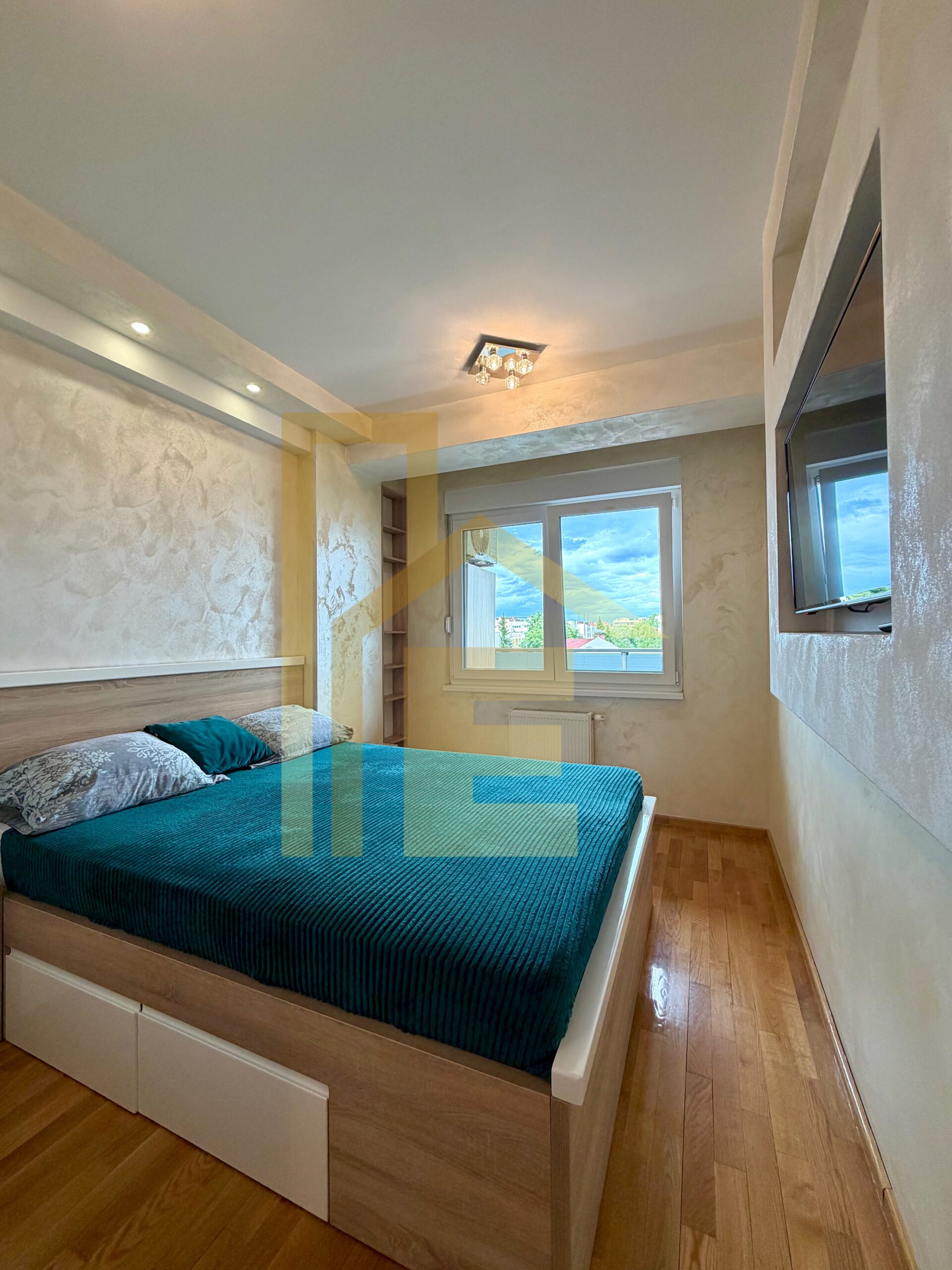 Moderan dvosoban stan sa garažom kod hotela Marriott slika 14