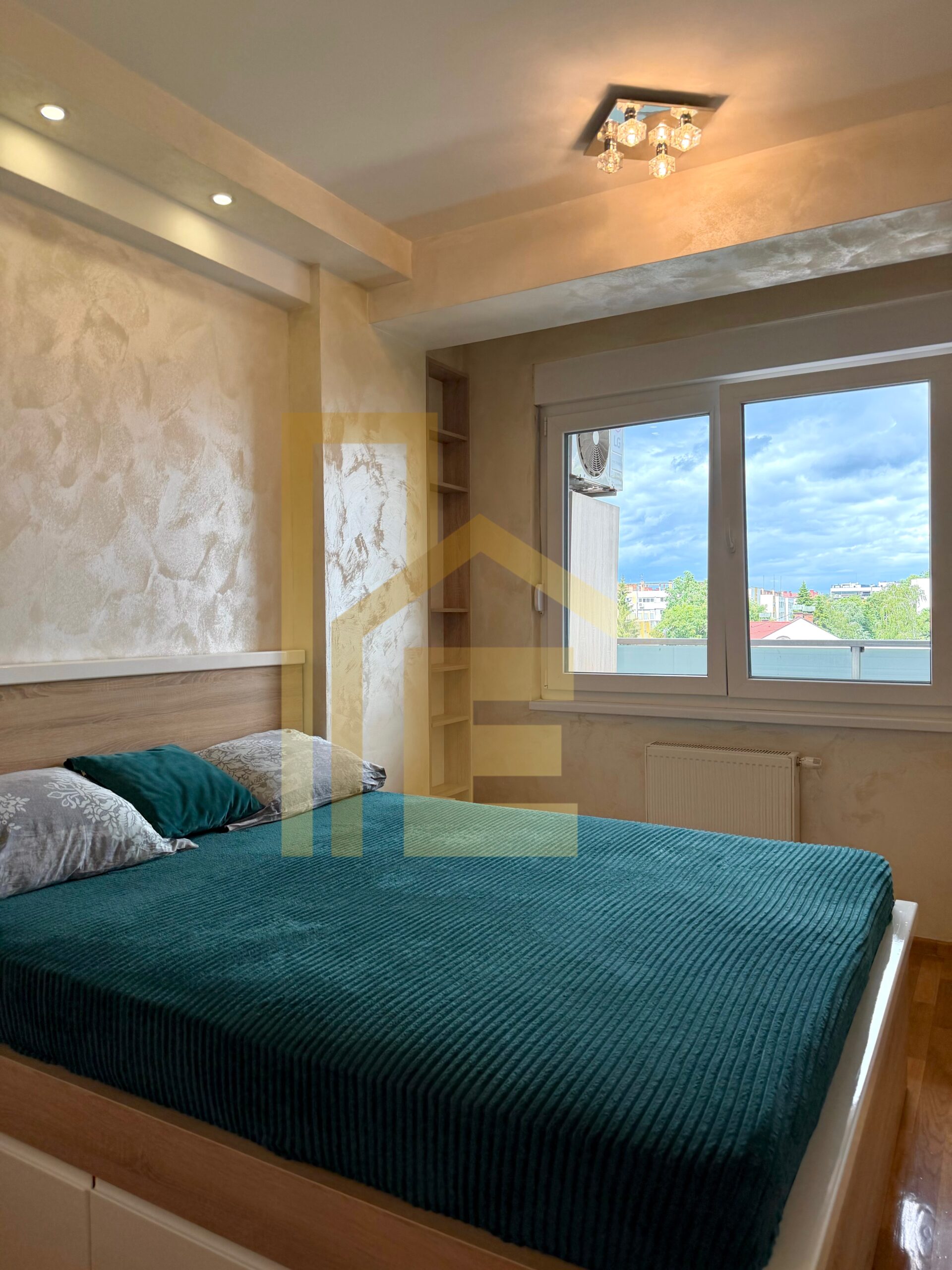 Moderan dvosoban stan sa garažom kod hotela Marriott slika 19