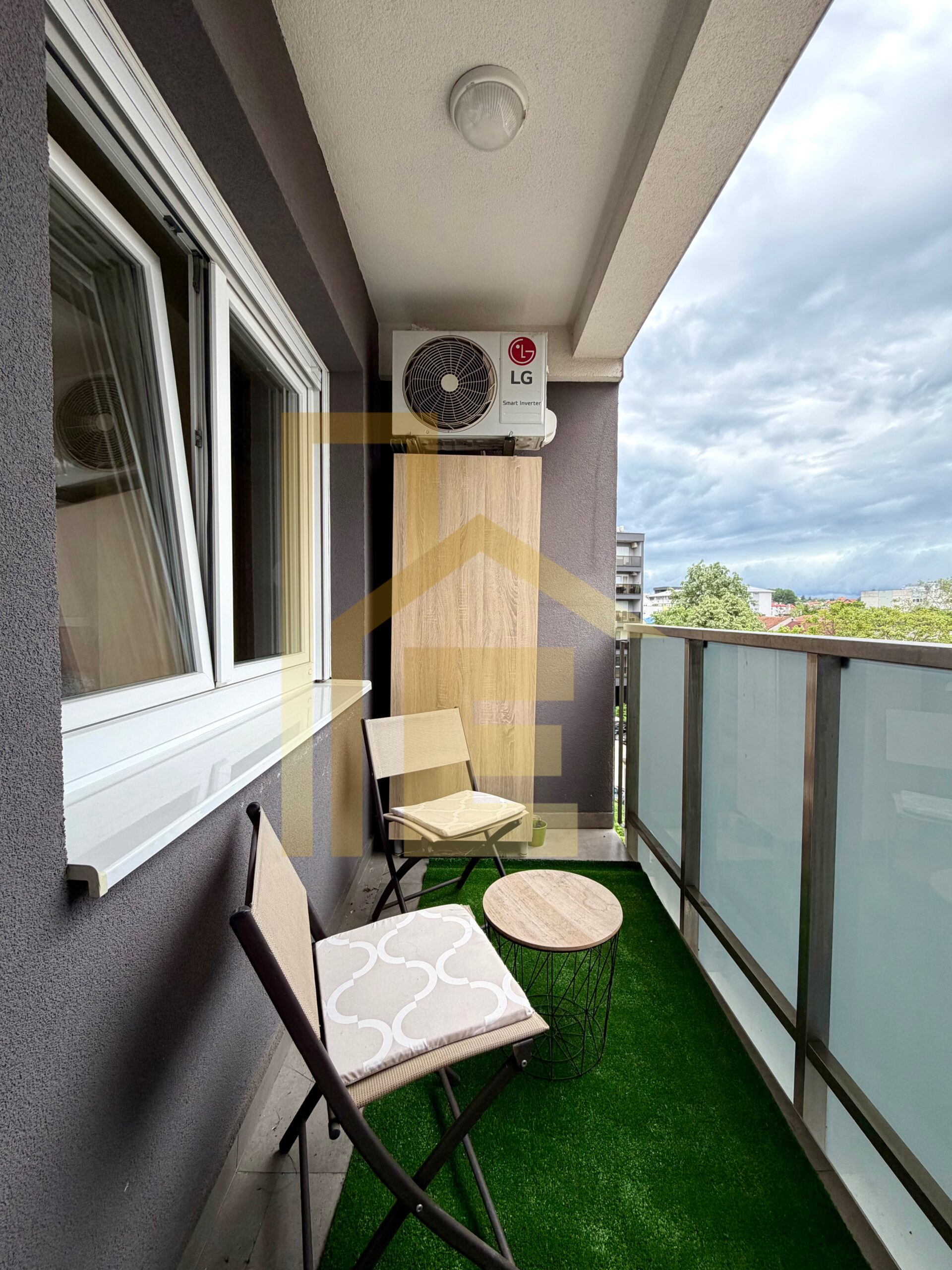 Moderan dvosoban stan sa garažom kod hotela Marriott slika 24
