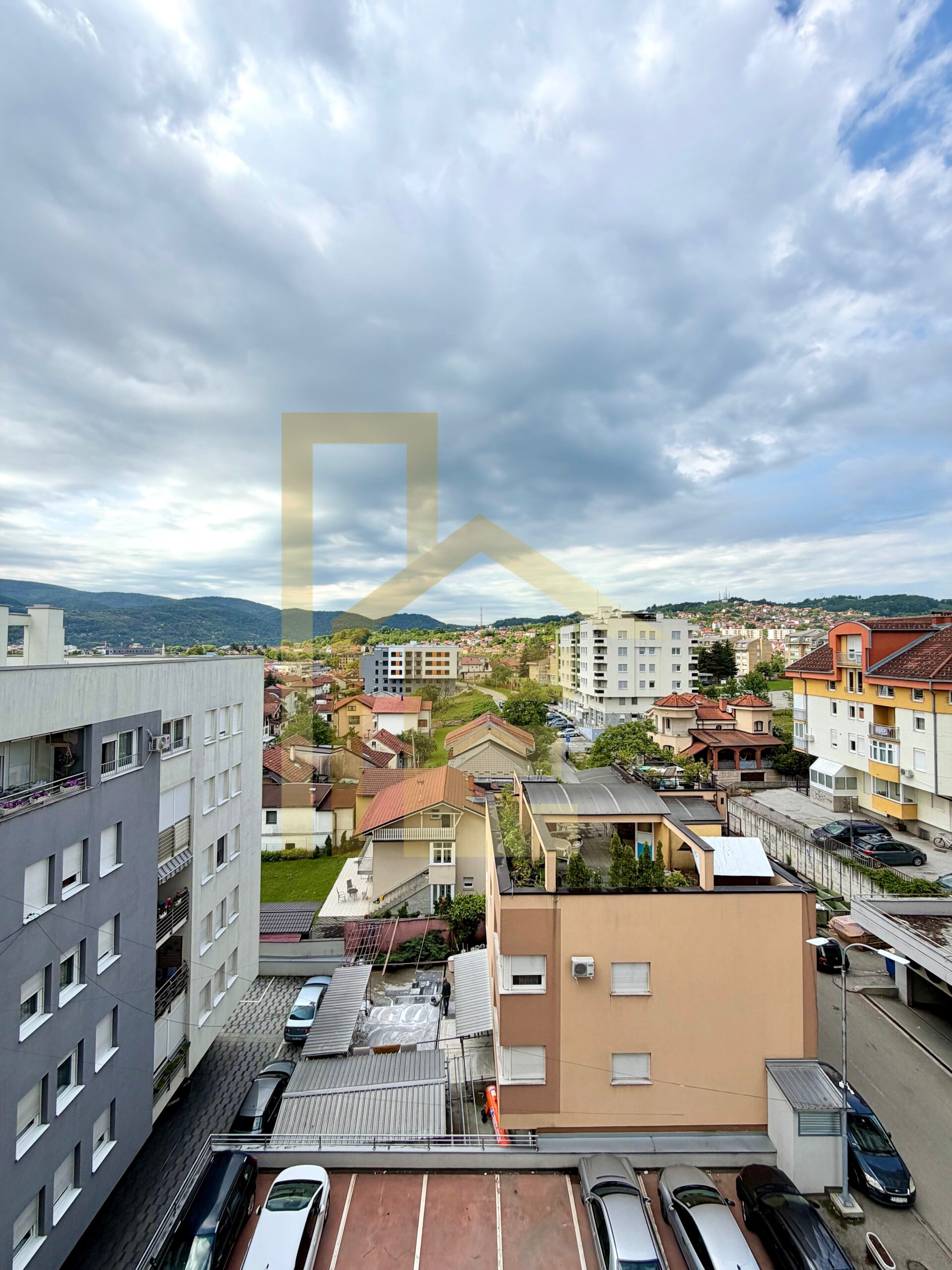 Iznajmljujemo trosoban stan sa garažom, naselje Sunca slika 23