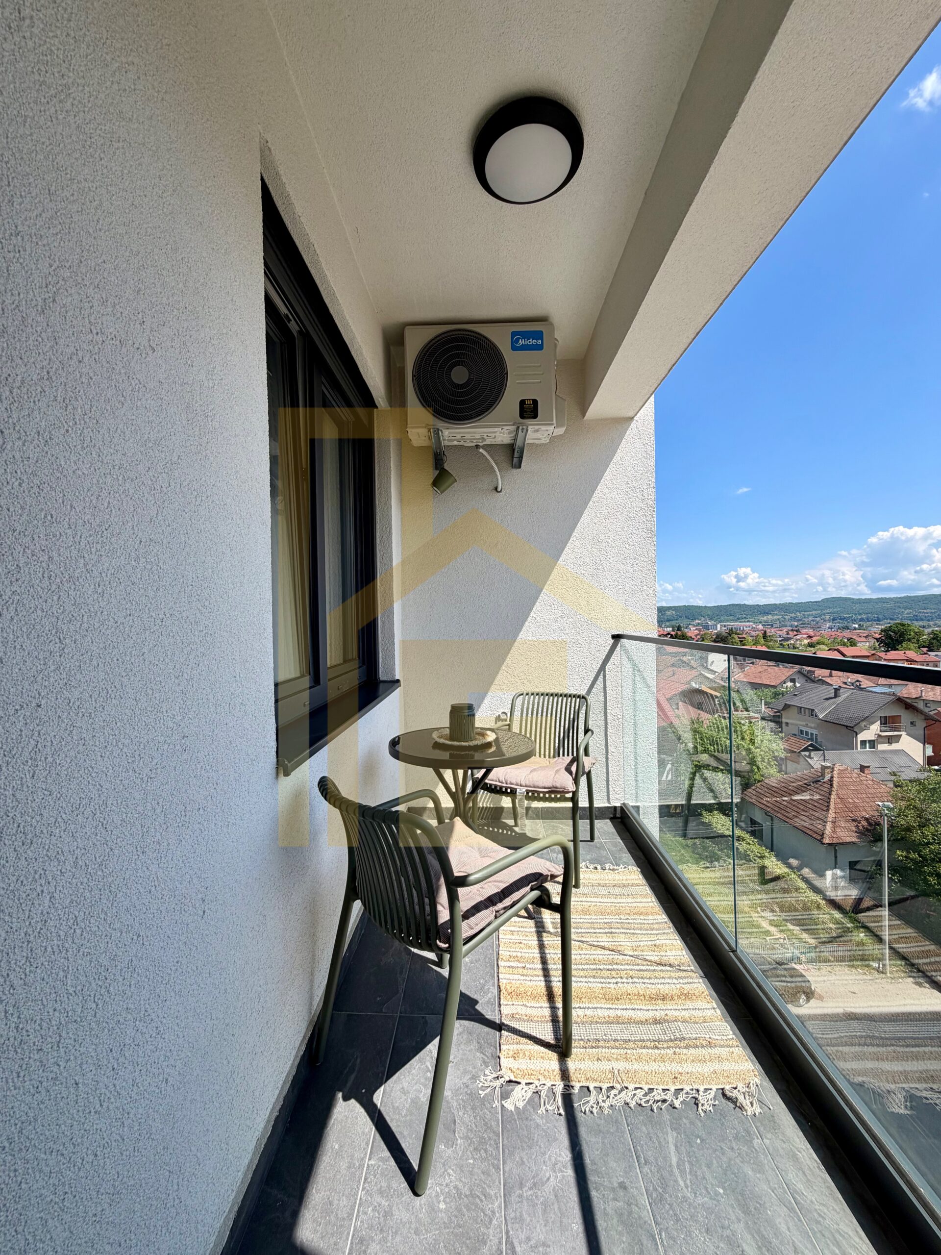 Komforan dvosoban stan sa garažom, naselje Panorama slika 24