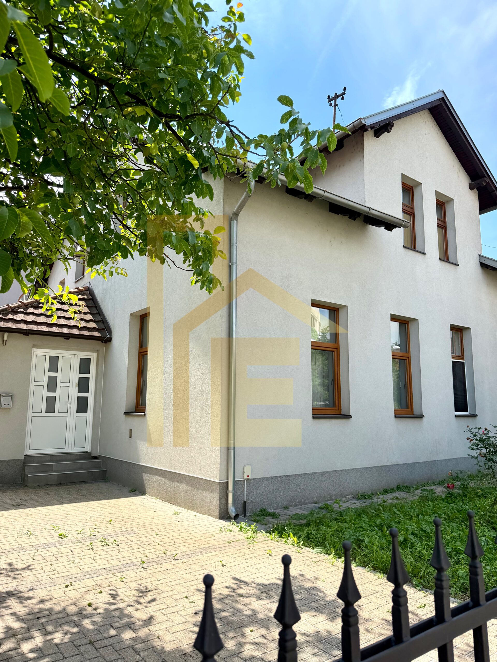 Iznajmljujemo kancelarijski prostor u Centru grada slika 2