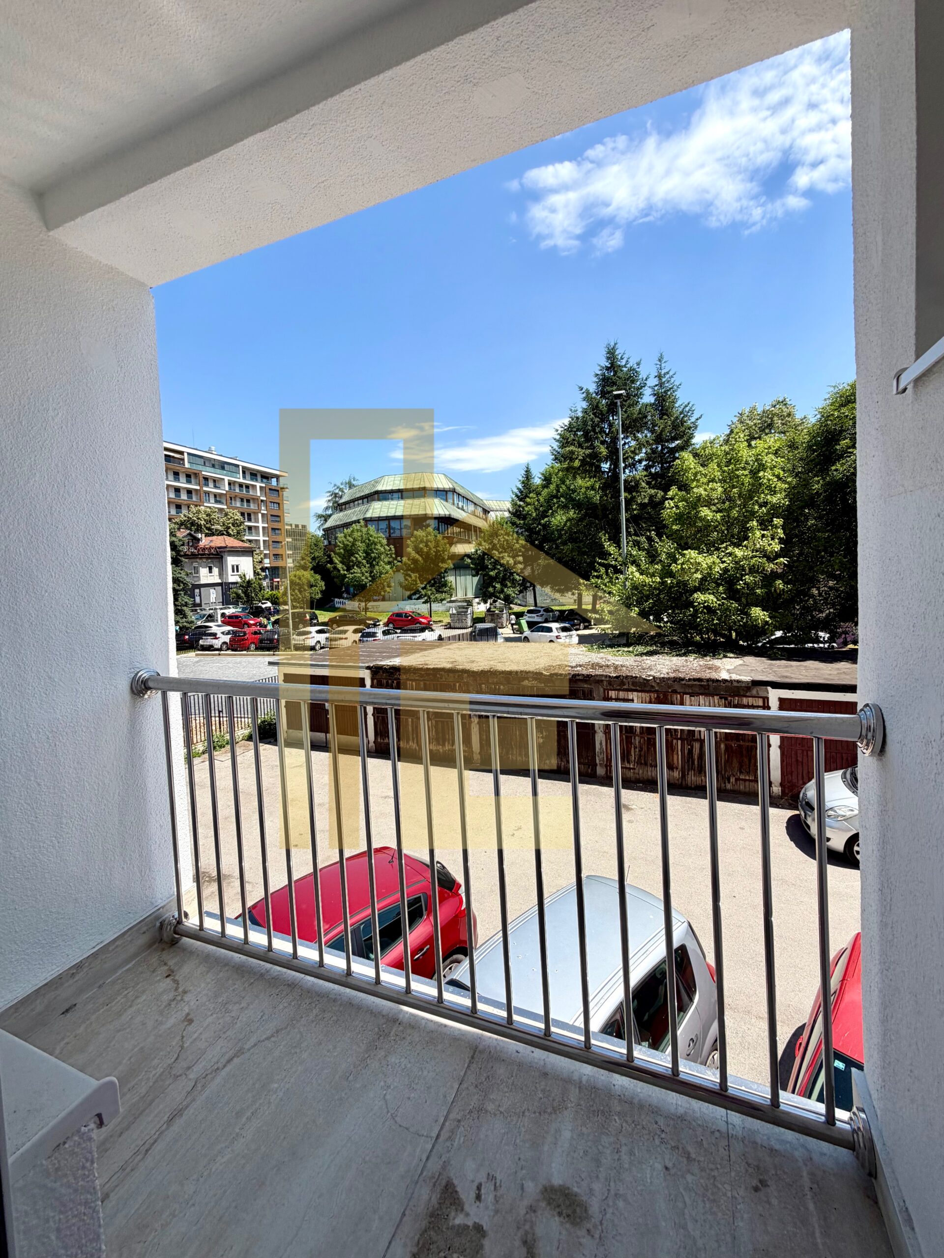 Iznajmljujemo kancelarijski prostor u Centru grada slika 11