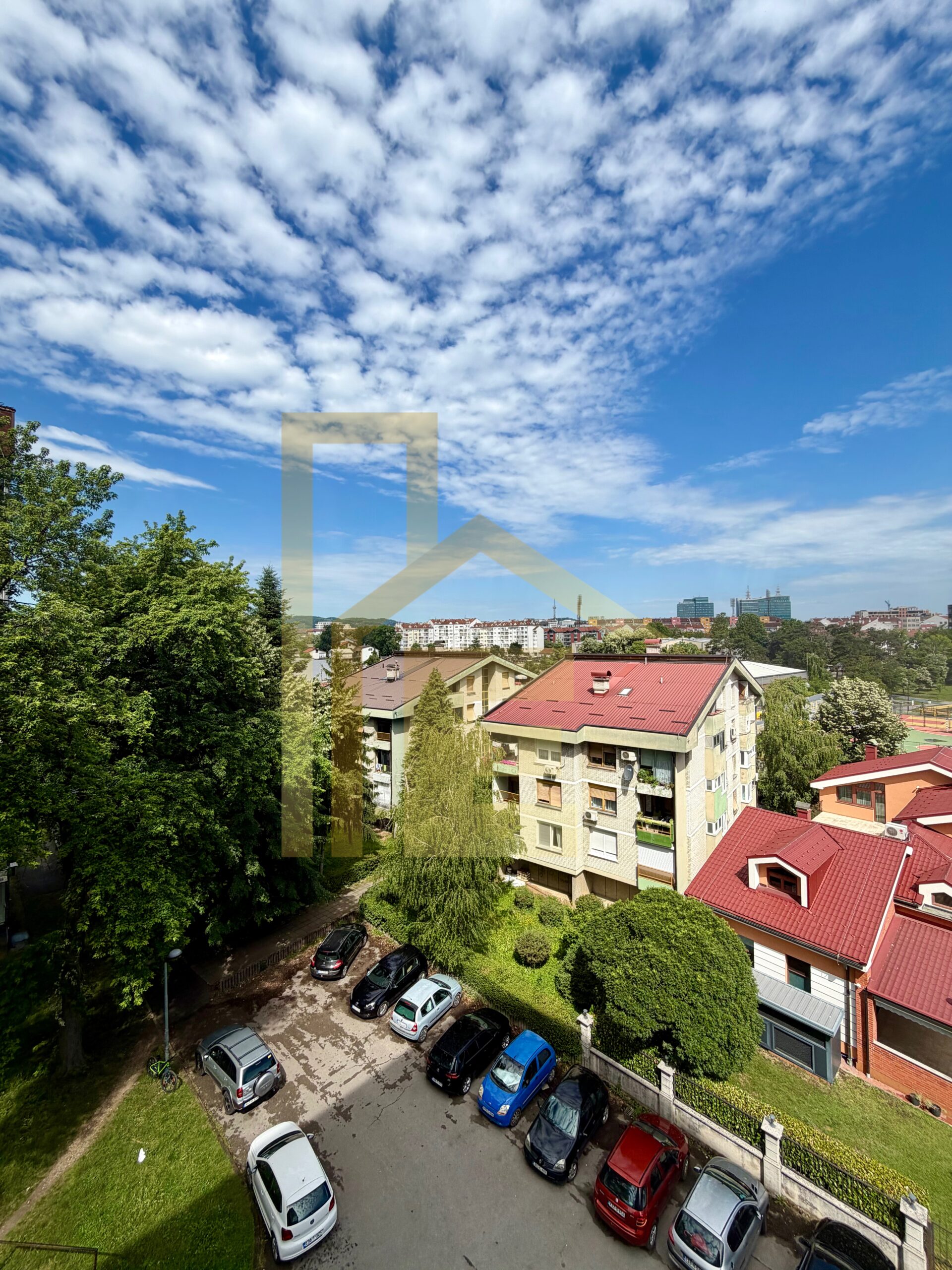 Na prodaju dvosoban stan na odličnoj lokaciji, naselje Borik slika 22
