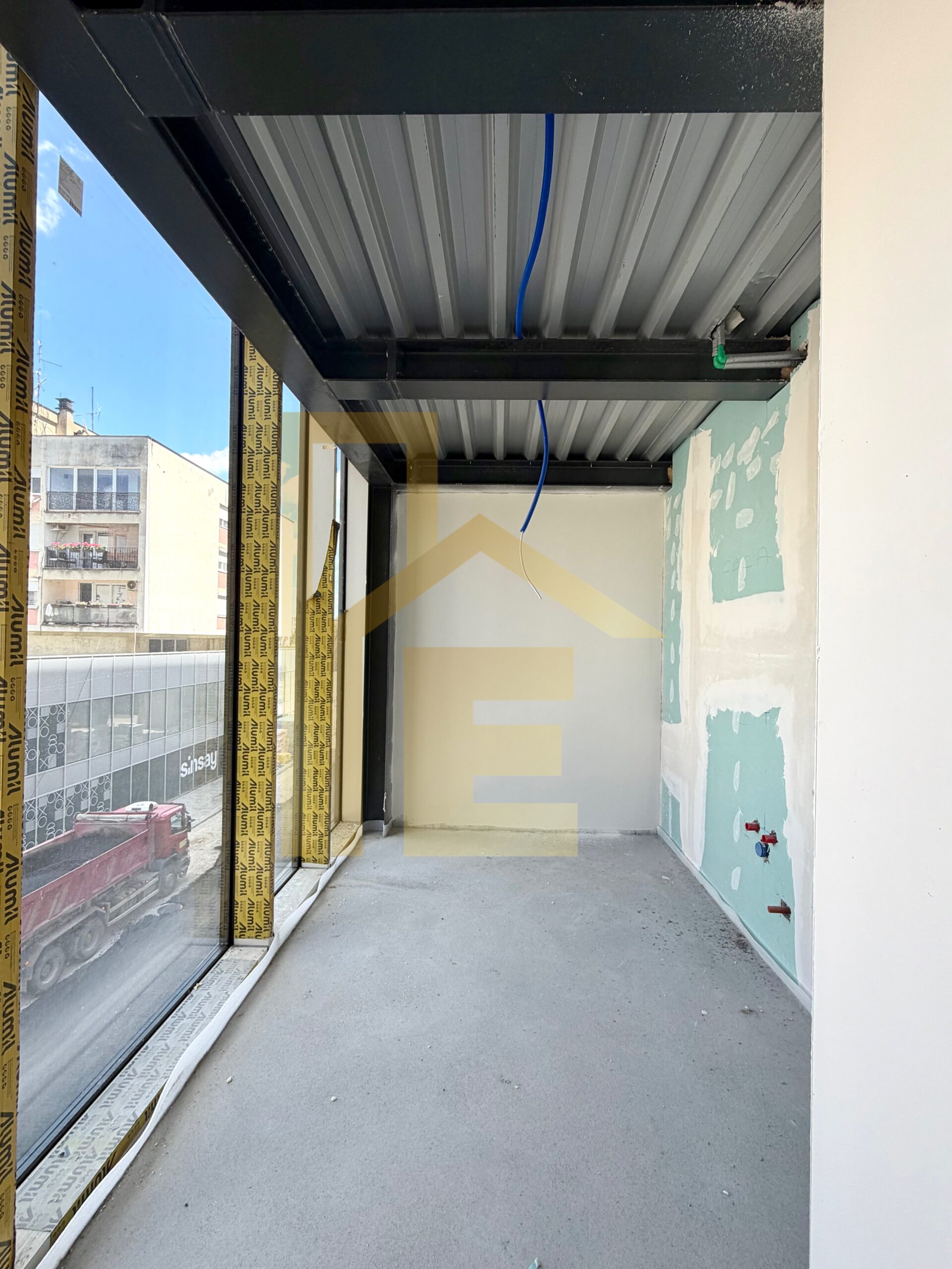 Na prodaju poslovni apartman, Bijeli Dvor slika 18