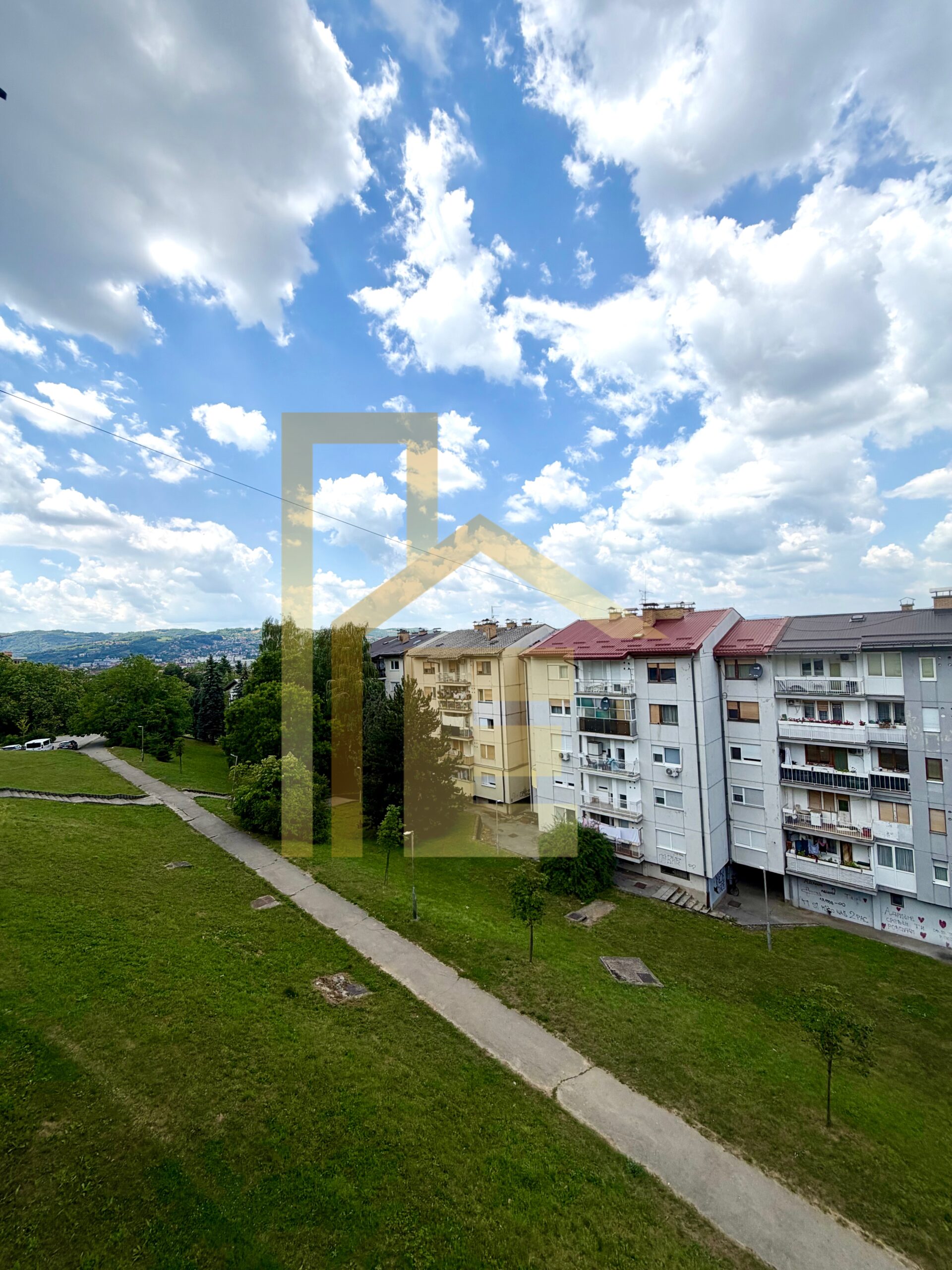 Na prodaju komforan četverosoban stan, naselje Starčevica slika 7