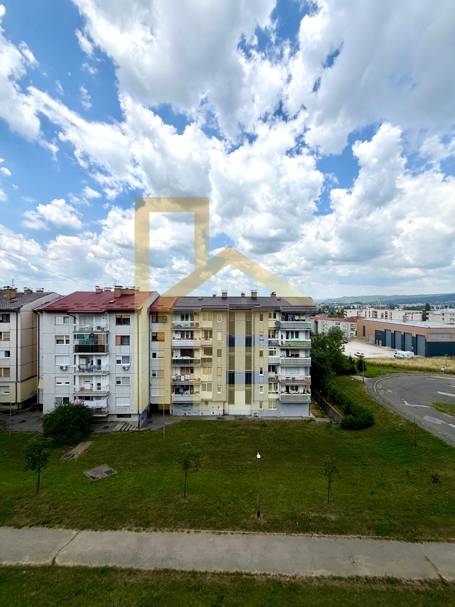 Na prodaju komforan četverosoban stan, naselje Starčevica slika 10