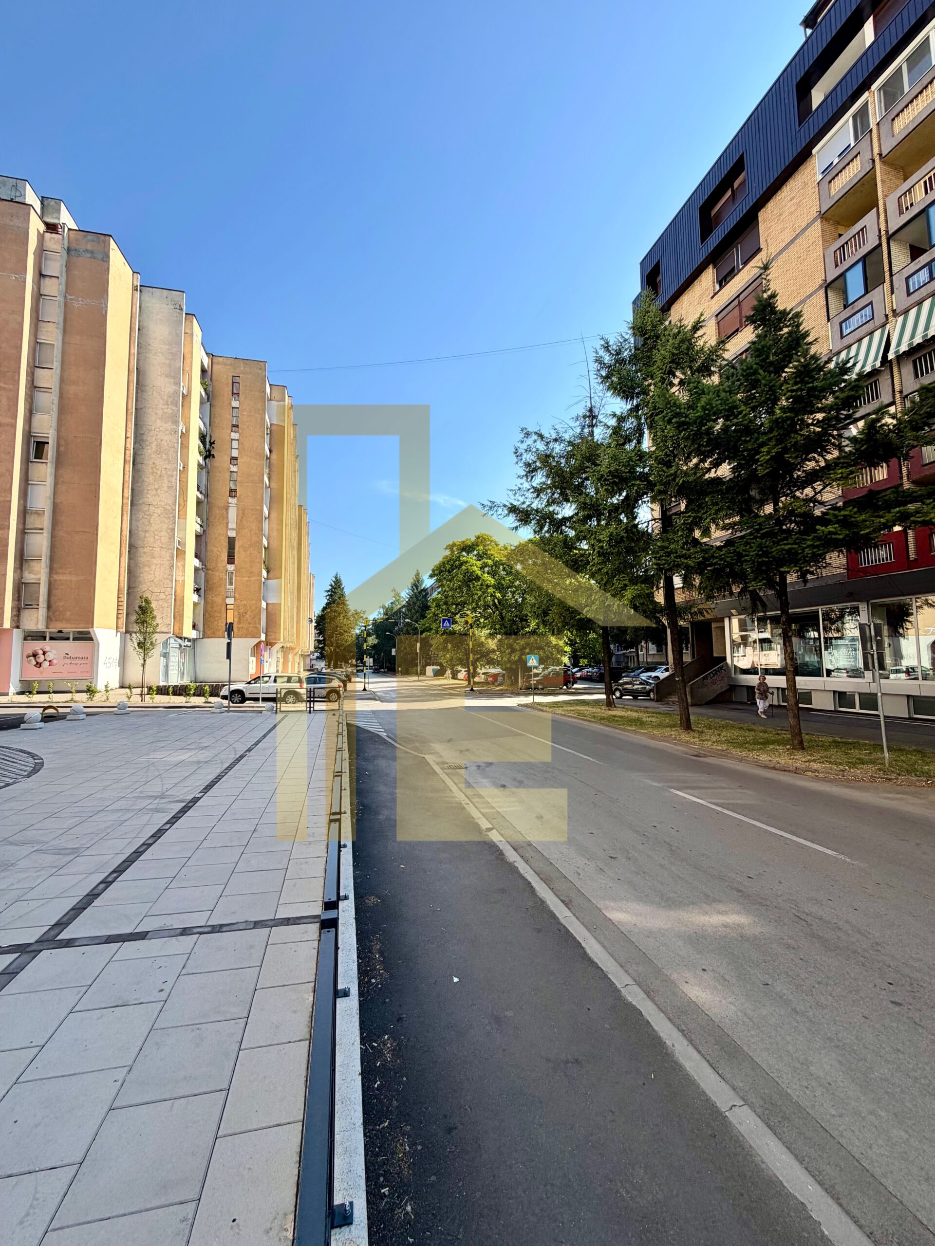 Atraktivan poslovni prostor sa obezbjeđenim parkingom, Centar slika 3