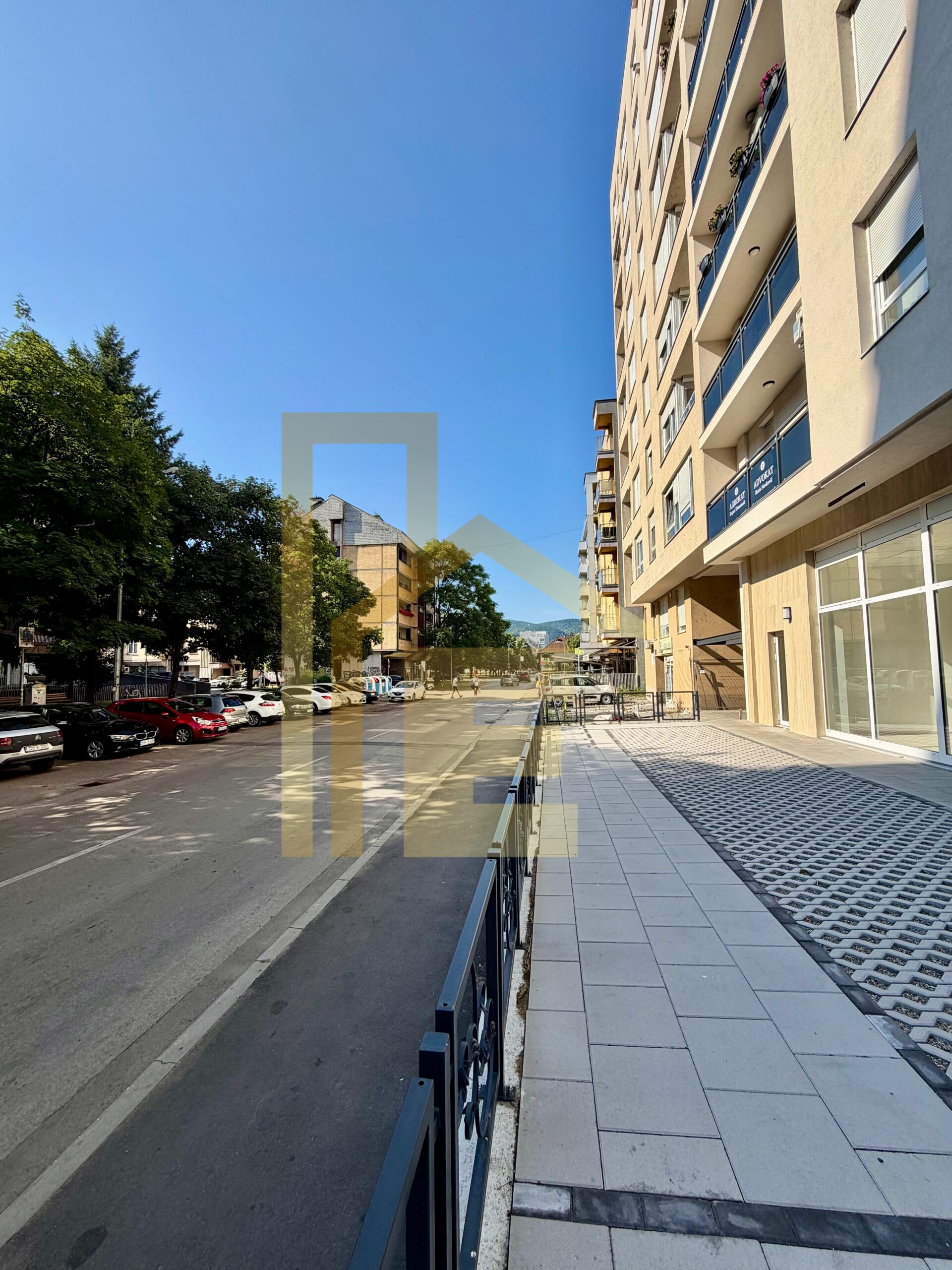 Atraktivan poslovni prostor sa obezbjeđenim parkingom, Centar slika 4