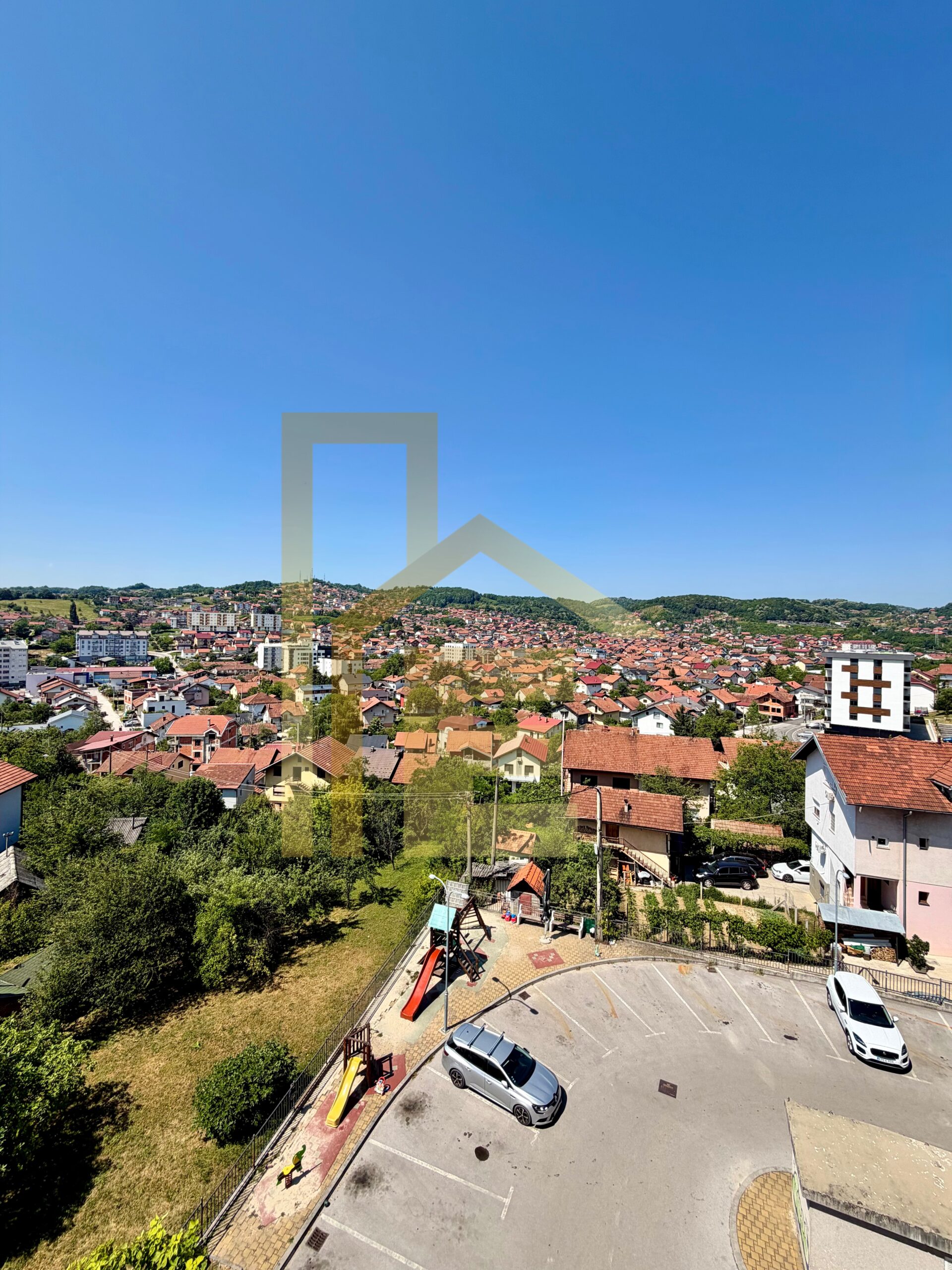 Iznajmljujemo komforan petosoban stan, naselje Sunca slika 5