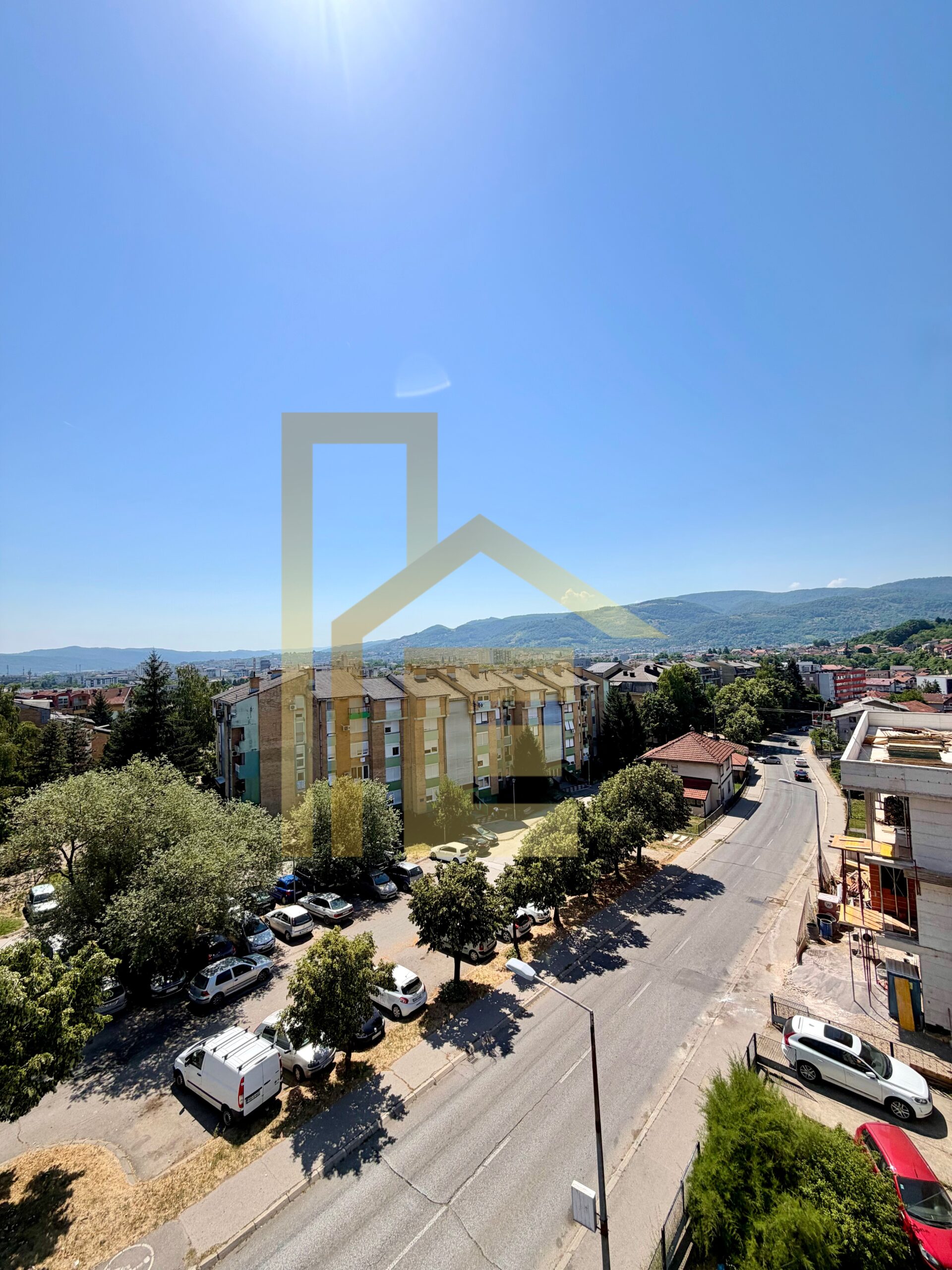 Iznajmljujemo komforan petosoban stan, naselje Sunca slika 14