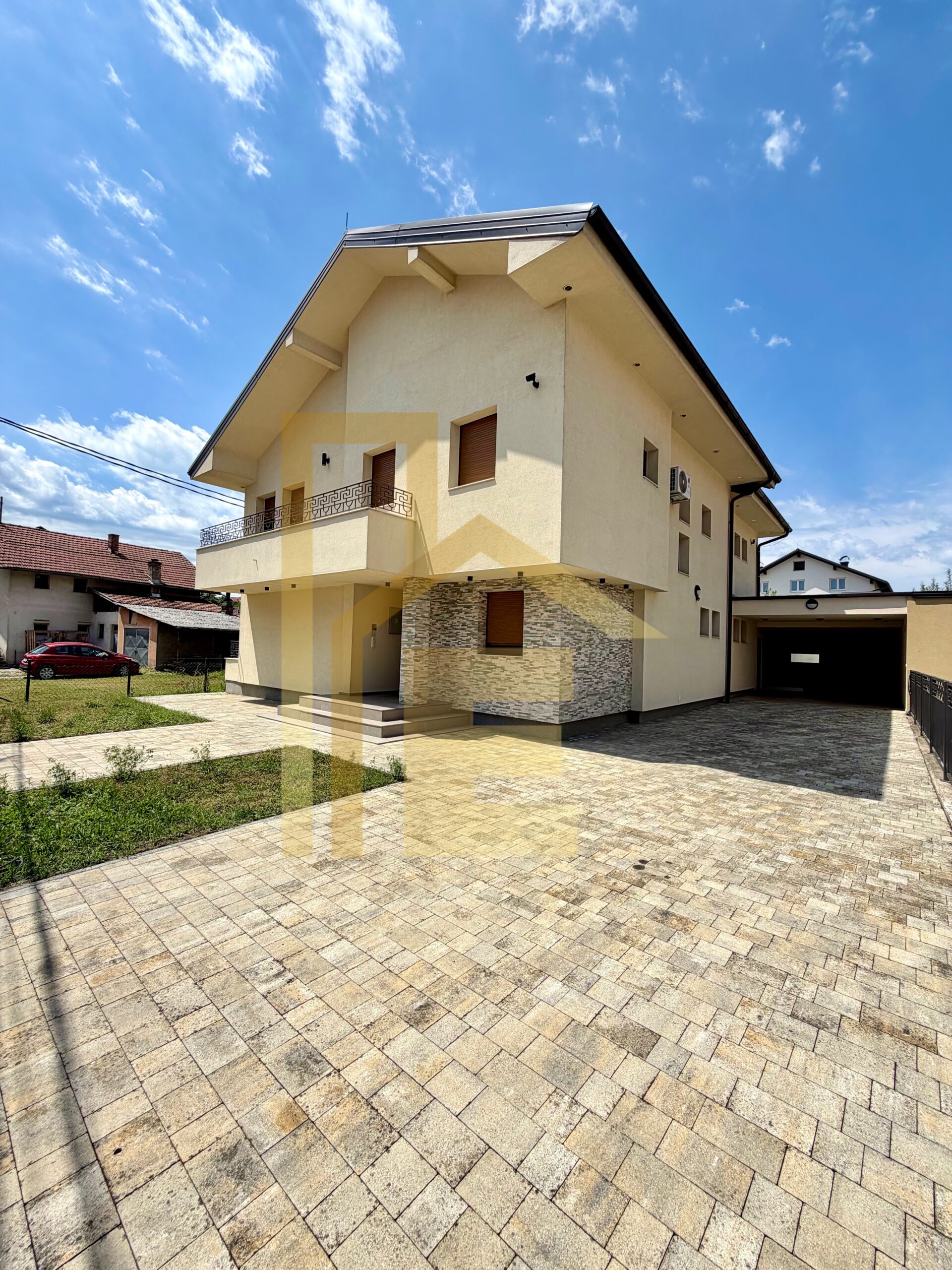 Na prodaju potpuna nova LUX kuća u mirnom naselju slika 2
