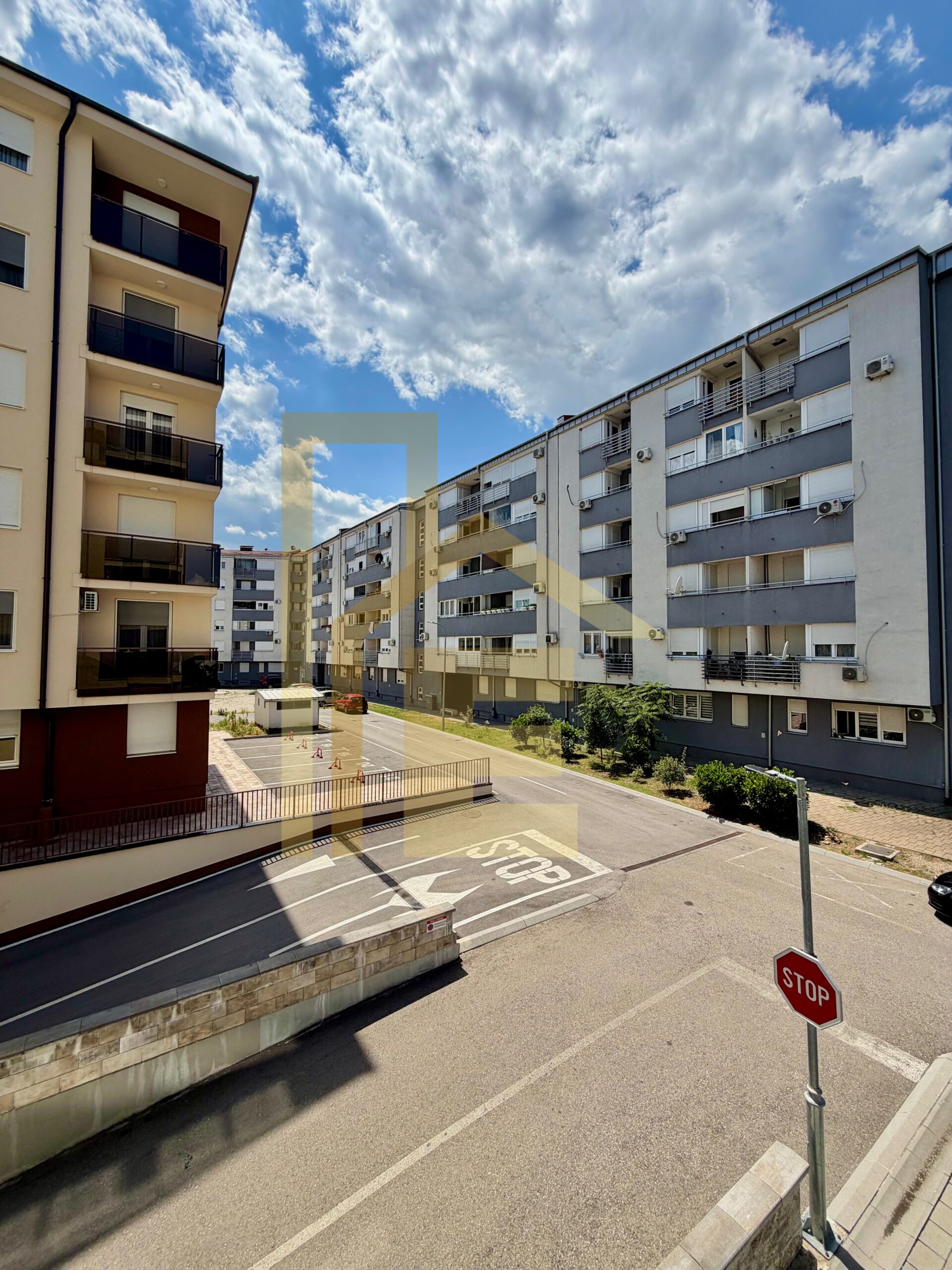 Komforan trosoban stan sa garažom kod TC Tropic slika 23