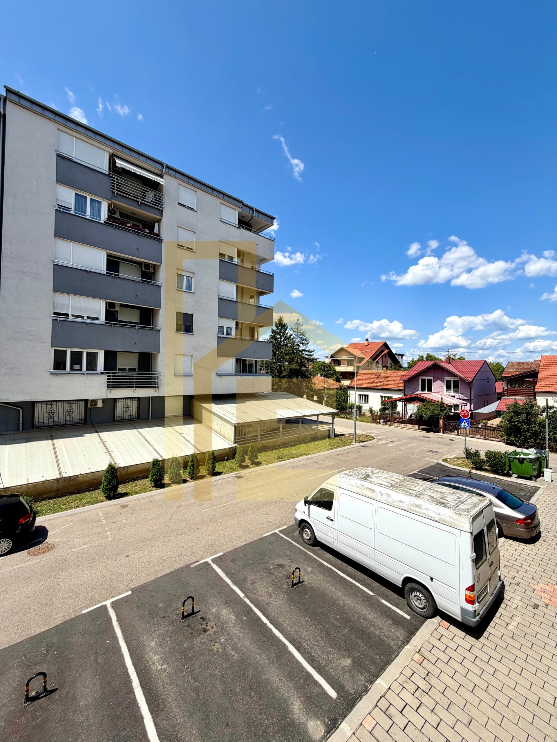 Komforan trosoban stan sa garažom kod TC Tropic slika 25